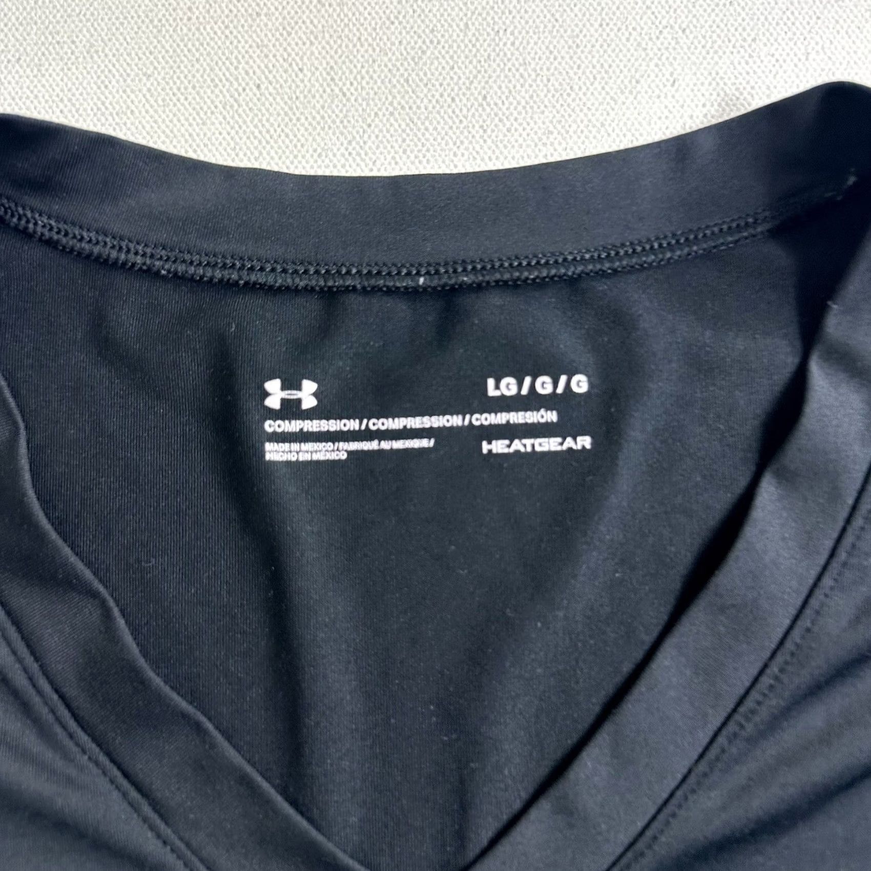 Under Armour Under Armour Womens Tactical Compression Shirt L V Neck Short Sleeve Black (Solid) Activewear for Hiking Yoga Gym Mens? Womens Size L / US 10 / IT 46 - 6 Thumbnail