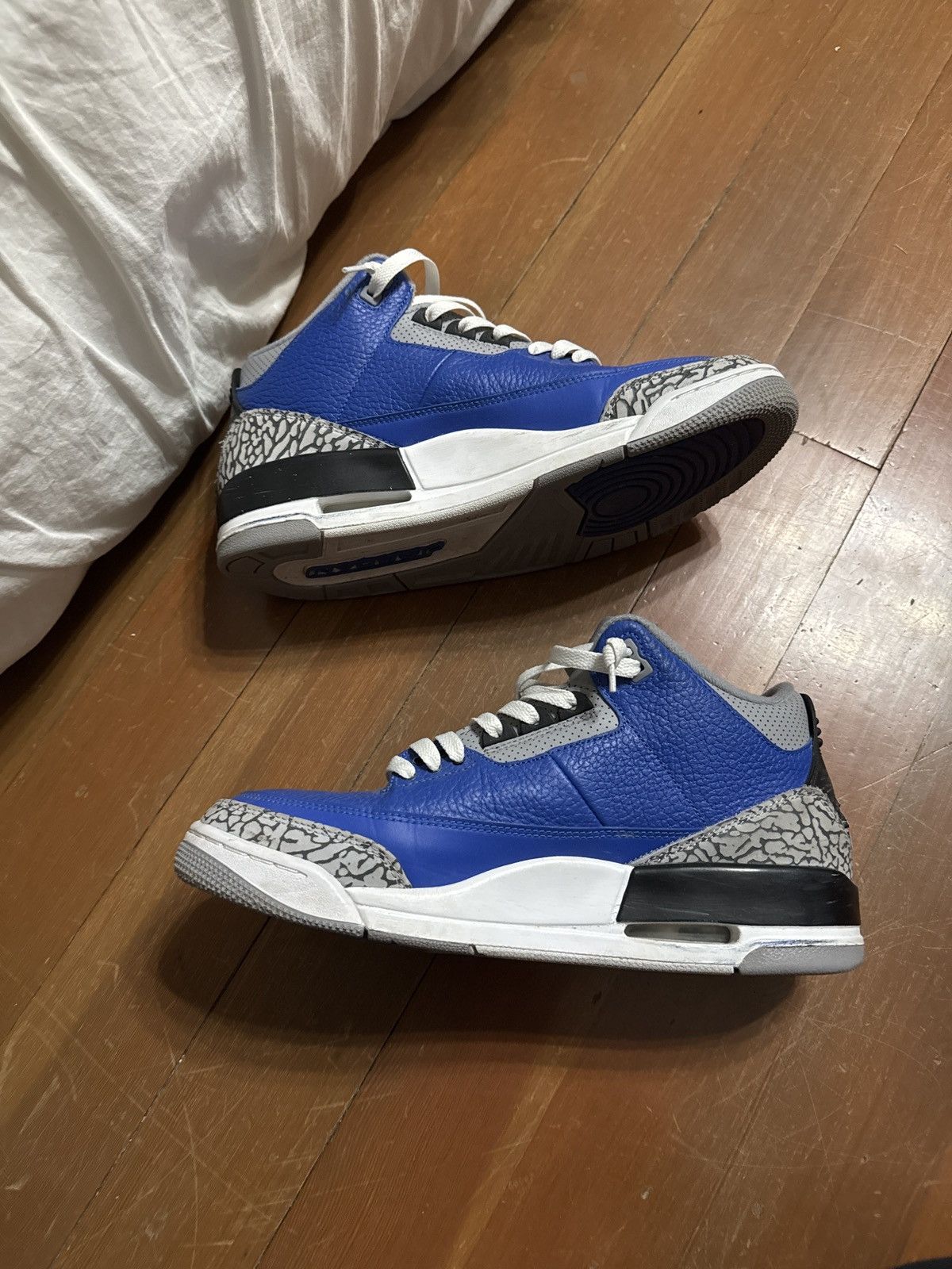 Jordan Brand × Nike Air Jordan 3 varsity royal Size US 10.5 / EU 43-44 - 1 Thumbnail