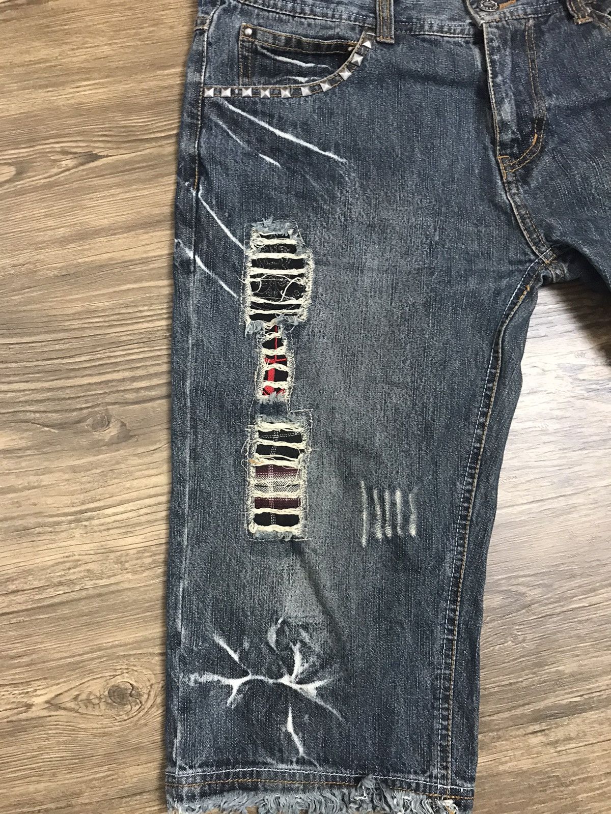 In The Attic 3/4 In The Attic Distressed jeans Punk Styles Size US 33 - 4 Thumbnail