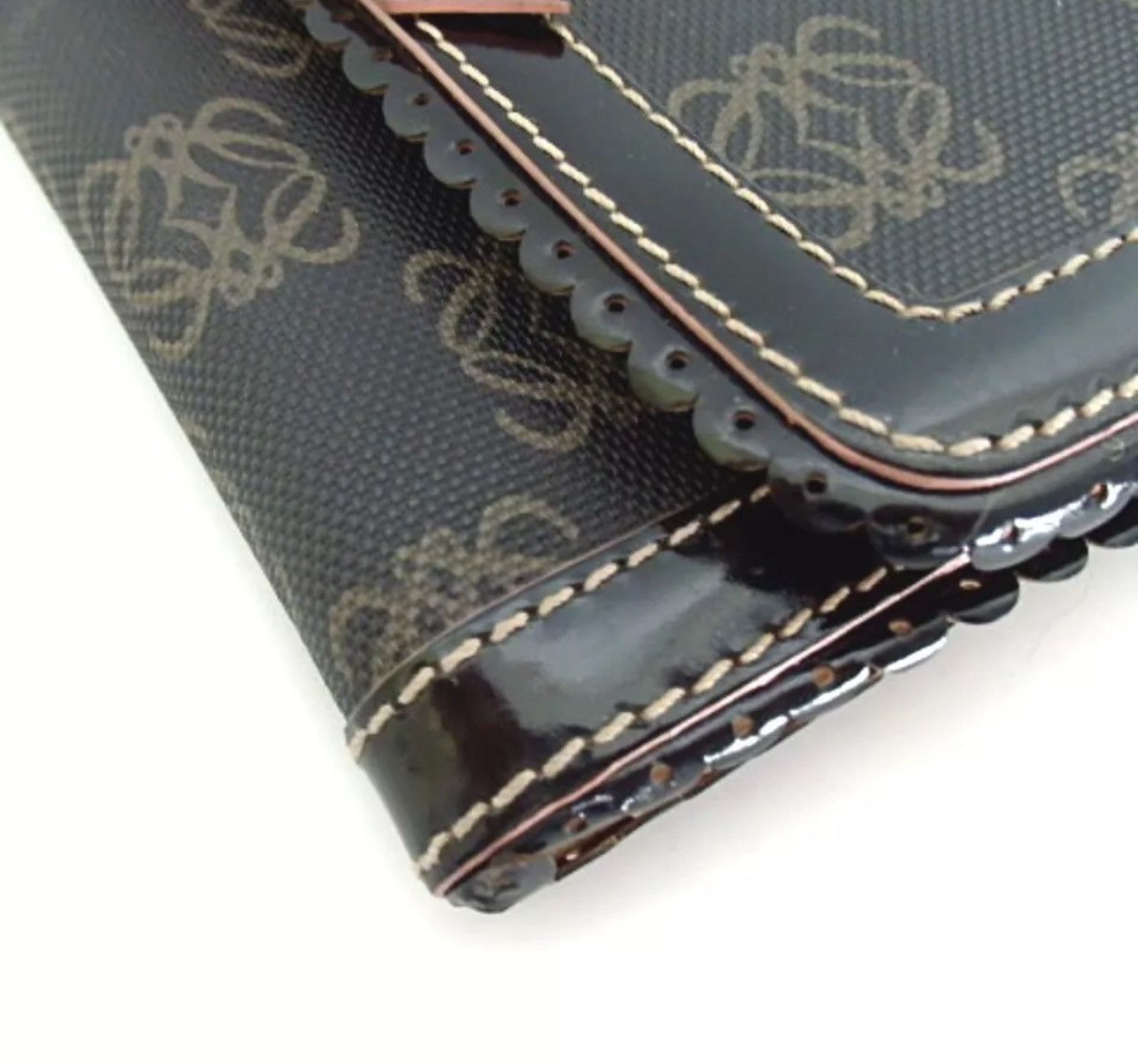 Loewe LOEWE Anagram Wallet in mint condition Size ONE SIZE - 8 Thumbnail