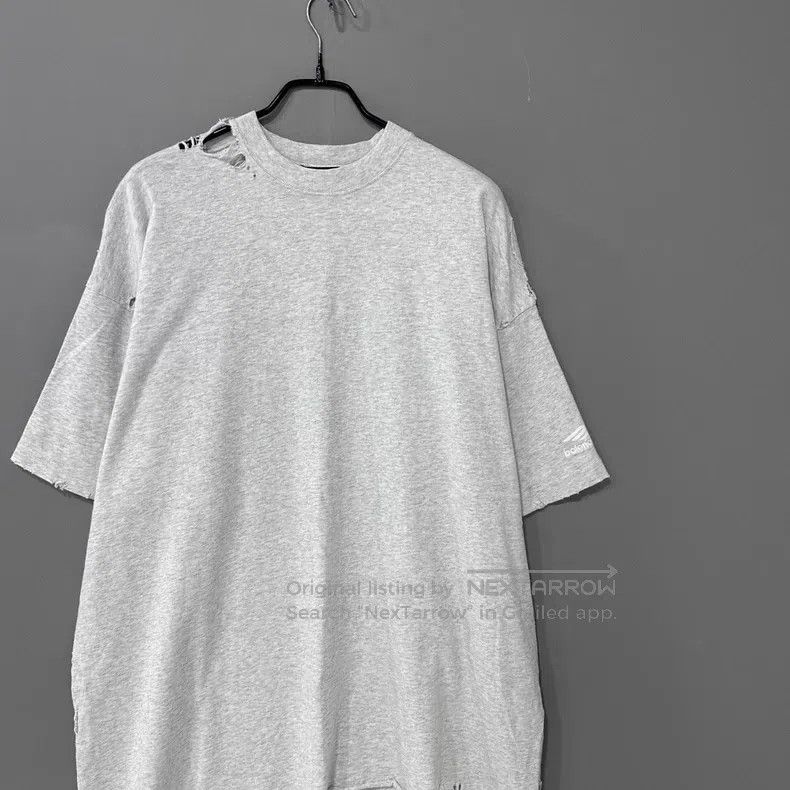 Balenciaga Balenciaga Grey ripped short sleeve T-shirt Size US M / EU 48-50 / 2 - 2 Thumbnail