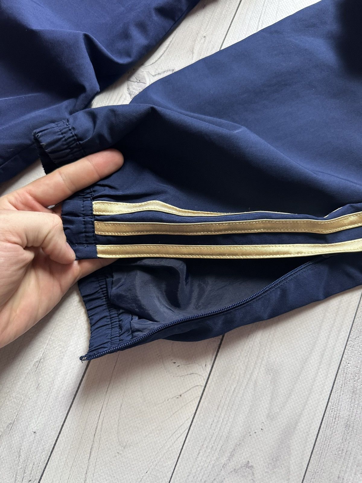 Adidas × Chelsea Soccer × Vintage Vintage adidas Chelsea soccer pants gold stripes rare L/XL Size US 36 / EU 52 - 4 Thumbnail