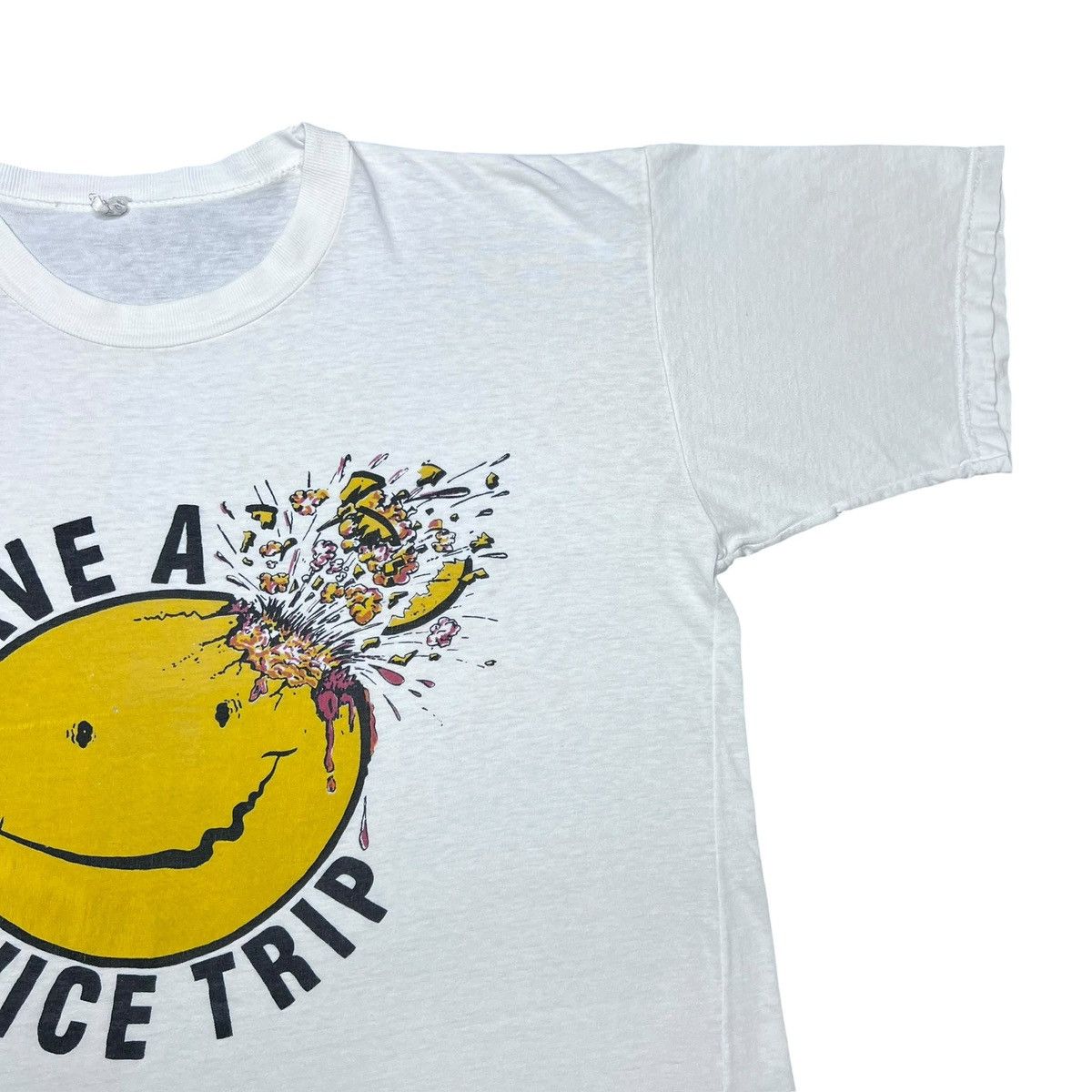 Vintage 80s Smiley Face Happy Head Shot Grunge Punk Graphic T-Shirt Size US L / EU 52-54 / 3 - 6 Thumbnail