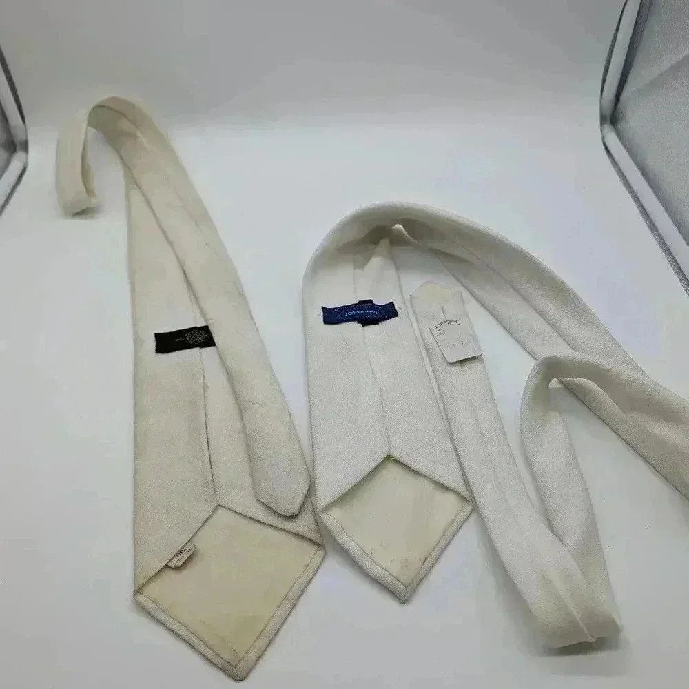 JCPenney 2 White Vintage wide polyester ties unbranded & JCPENNEY w Size ONE SIZE - 3 Thumbnail