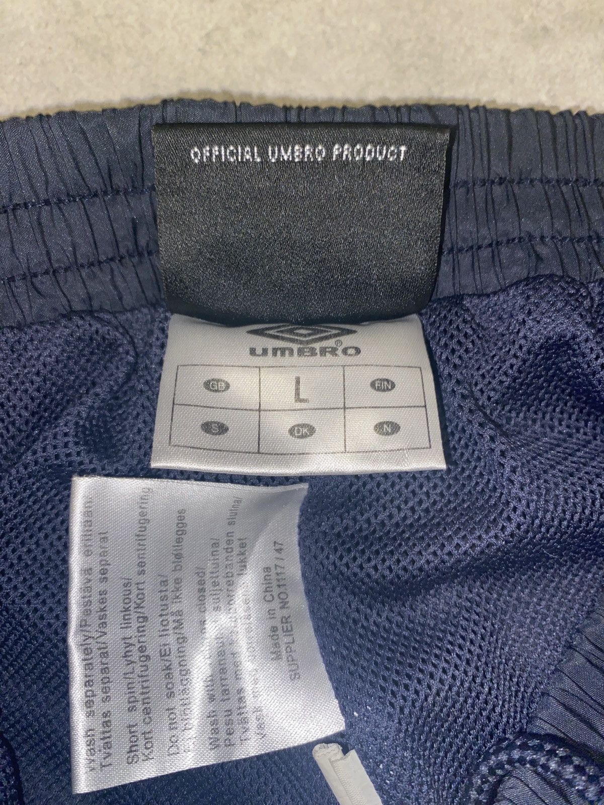 Streetwear × Umbro × Vintage Umbro Track Pants 3M Reflective Vintage Sweatpants Joggers Size US 32 / EU 48 - 9 Thumbnail