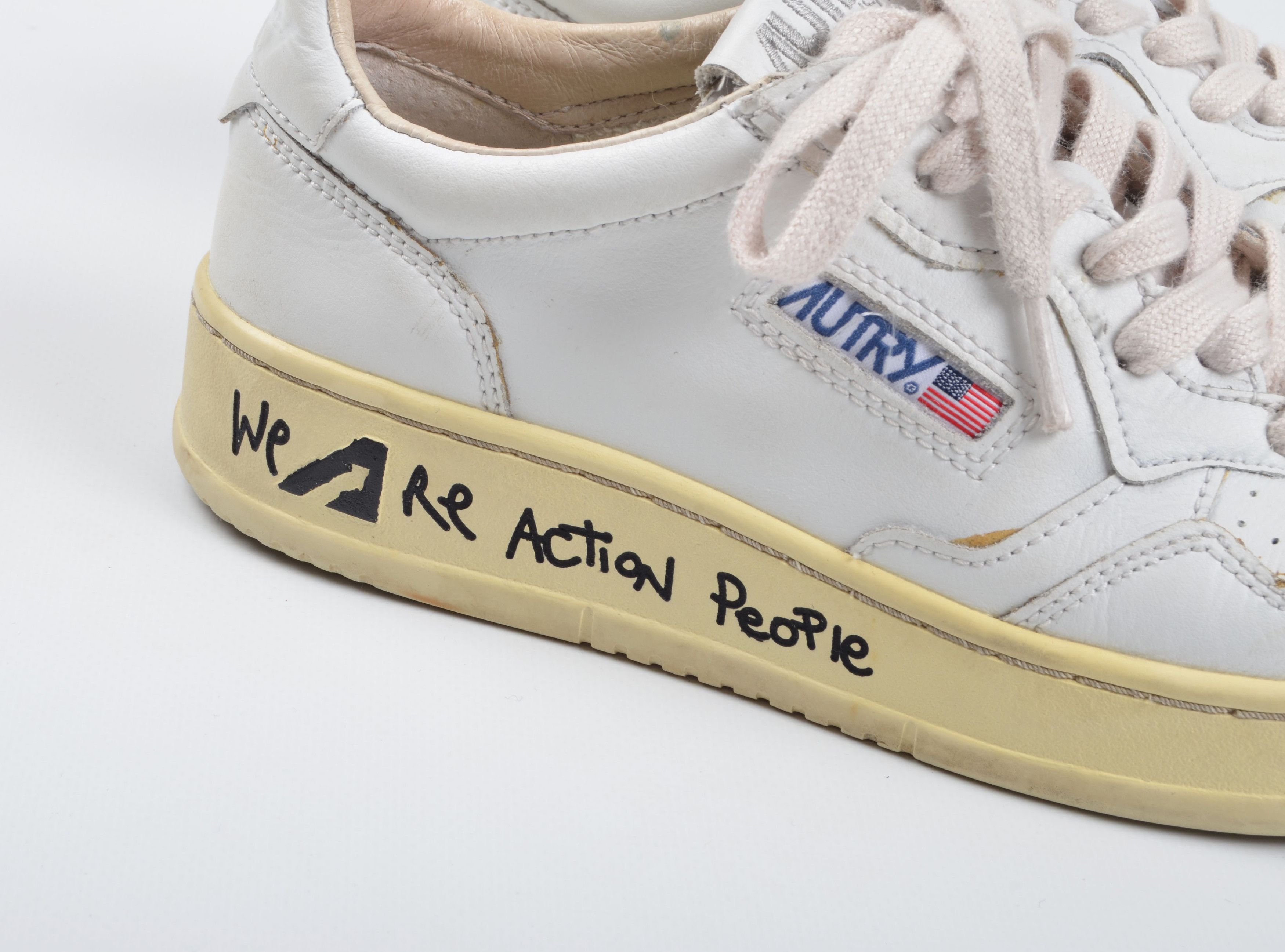 AUTRY Autry Medalist Low-Top We Are Action People Sneakers Size US 8 / IT 38 - 2 Thumbnail