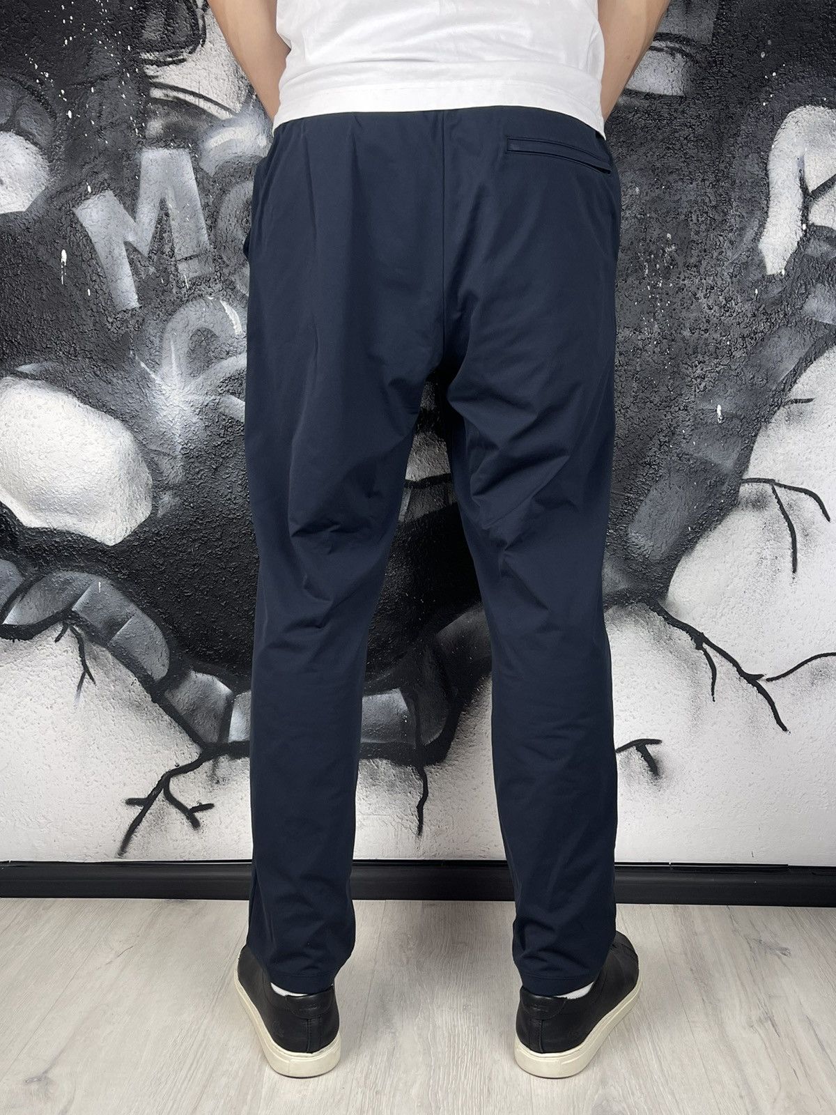 Uniqlo Uniqlo Airism Casual Chino Pants Men’s Size L Size US 34 / EU 50 - 4 Thumbnail