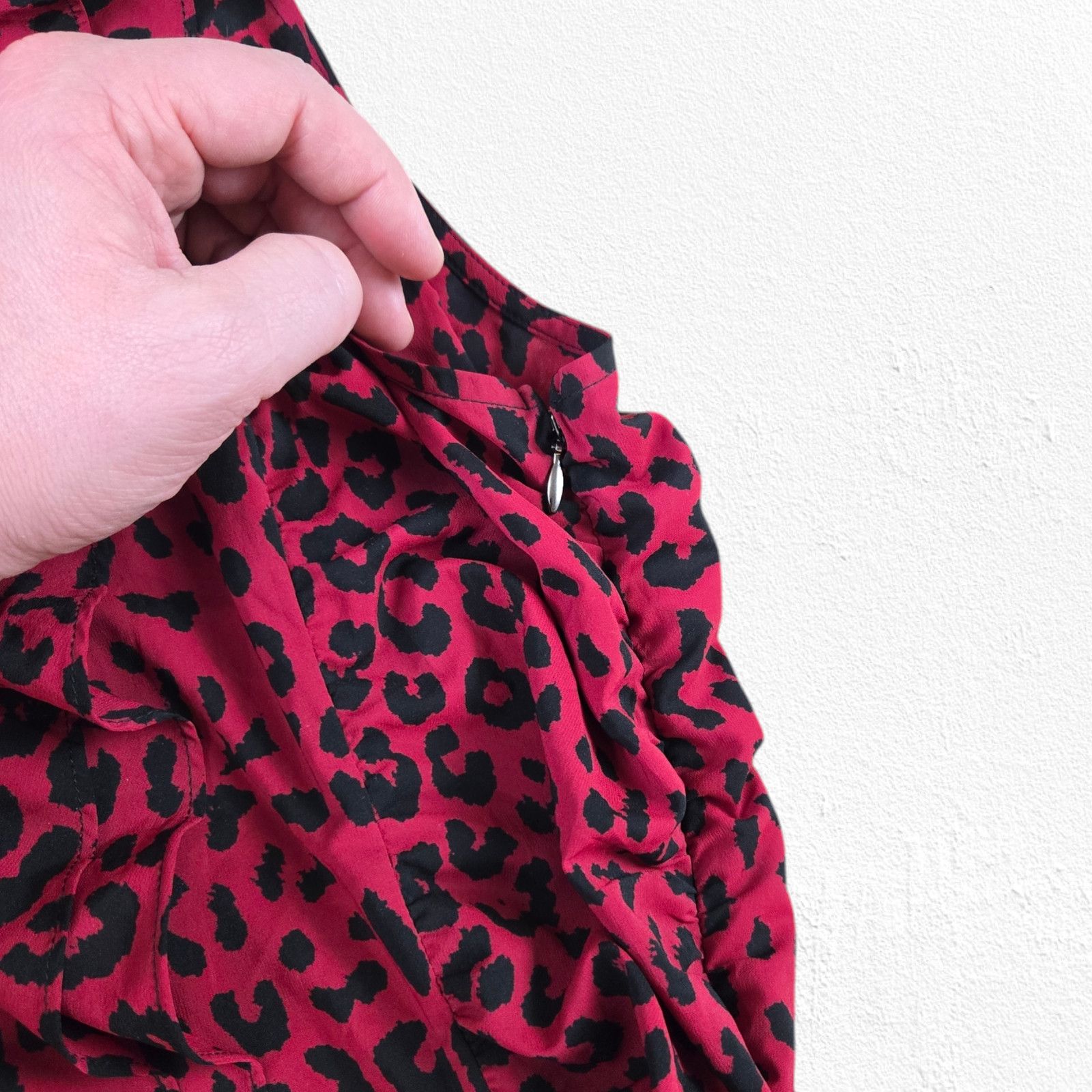 Express Red Black Leopard Print Ruffle V-Neck Blouse Size Large Size L / US 10 / IT 46 - 7 Thumbnail