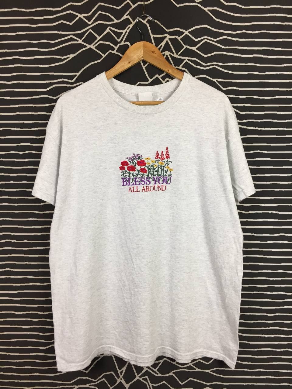 Vintage Vtg Bless You All Around Floral Embroidery Tee Size US XL / EU 56 / 4 - 3 Thumbnail