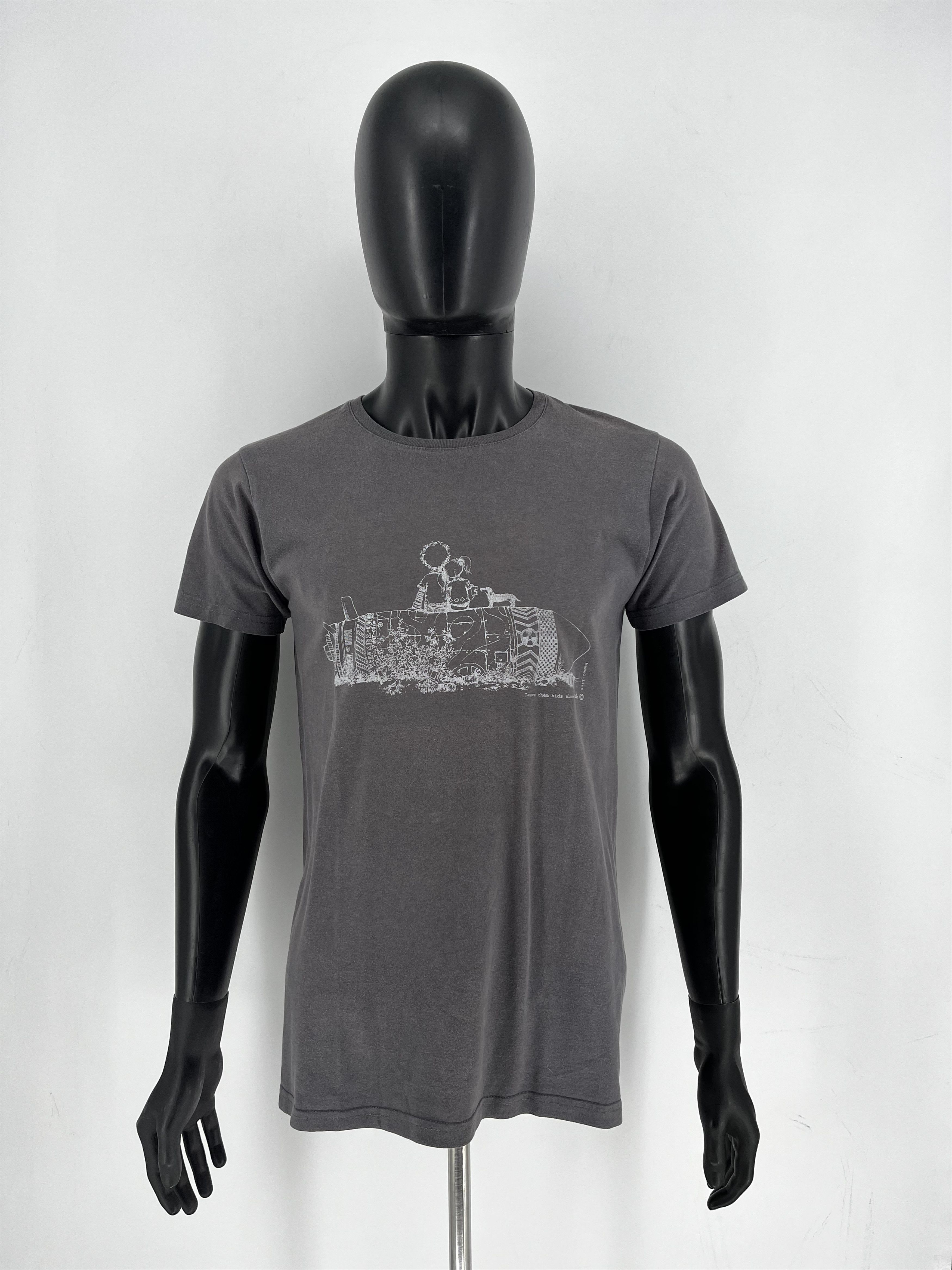 Vintage Vintage Leave Them Kids Alone Graphic Tee Size M Size US M / EU 48-50 / 2 - 3 Thumbnail