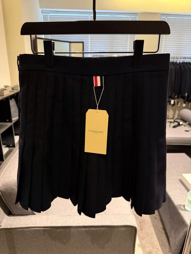Thom Browne Thom Browne Classic pleated skirt 2505-Nextarrow Size 27" / US 4 / IT 40 - 3 Thumbnail