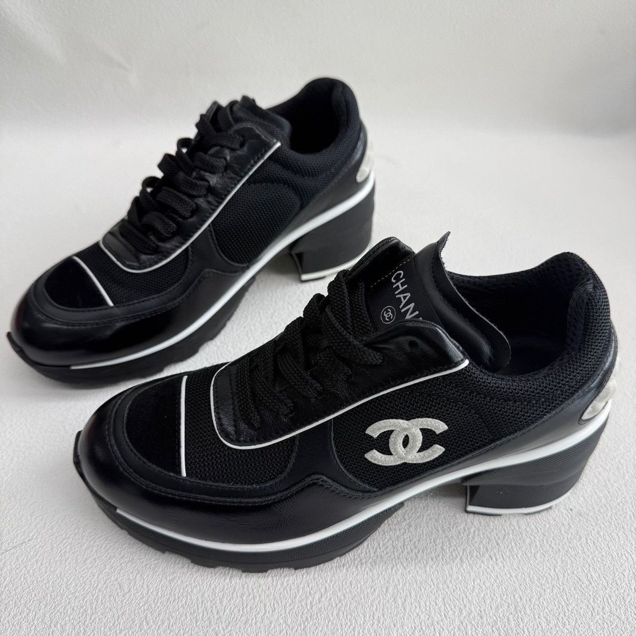 Chanel Chanel Leather Black Lowtop Sneakers us_7-5 Women Size US 7.5 / IT 37.5 - 1 Thumbnail