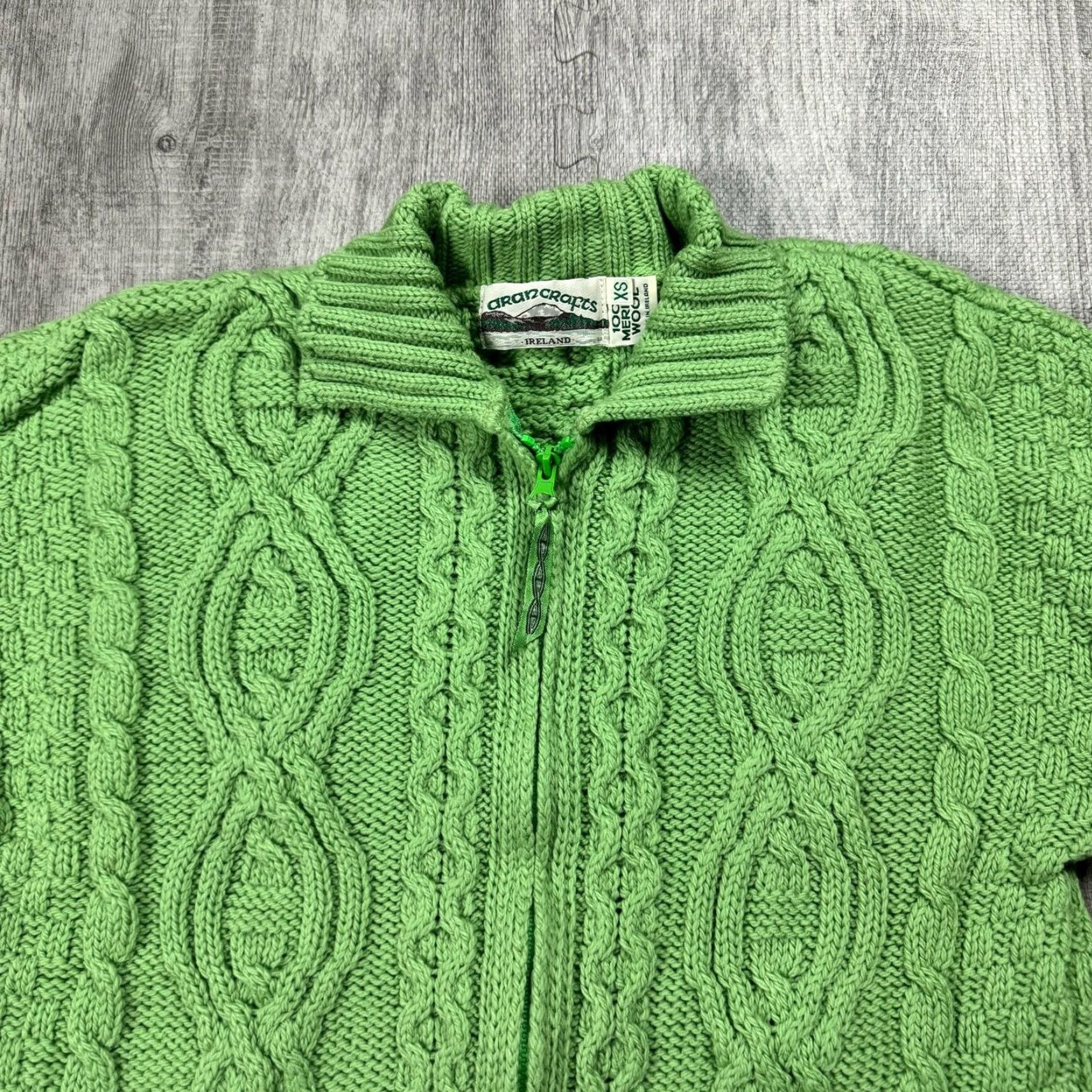 Vintage ARAN CRAFTS WOMENS CABLE KNIT SWEATER FULL ZIP XS PISTACHIO GREEN WOOL IRELAND CHRISTMAS Size XS / US 0-2 / IT 36-38 - 2 Thumbnail