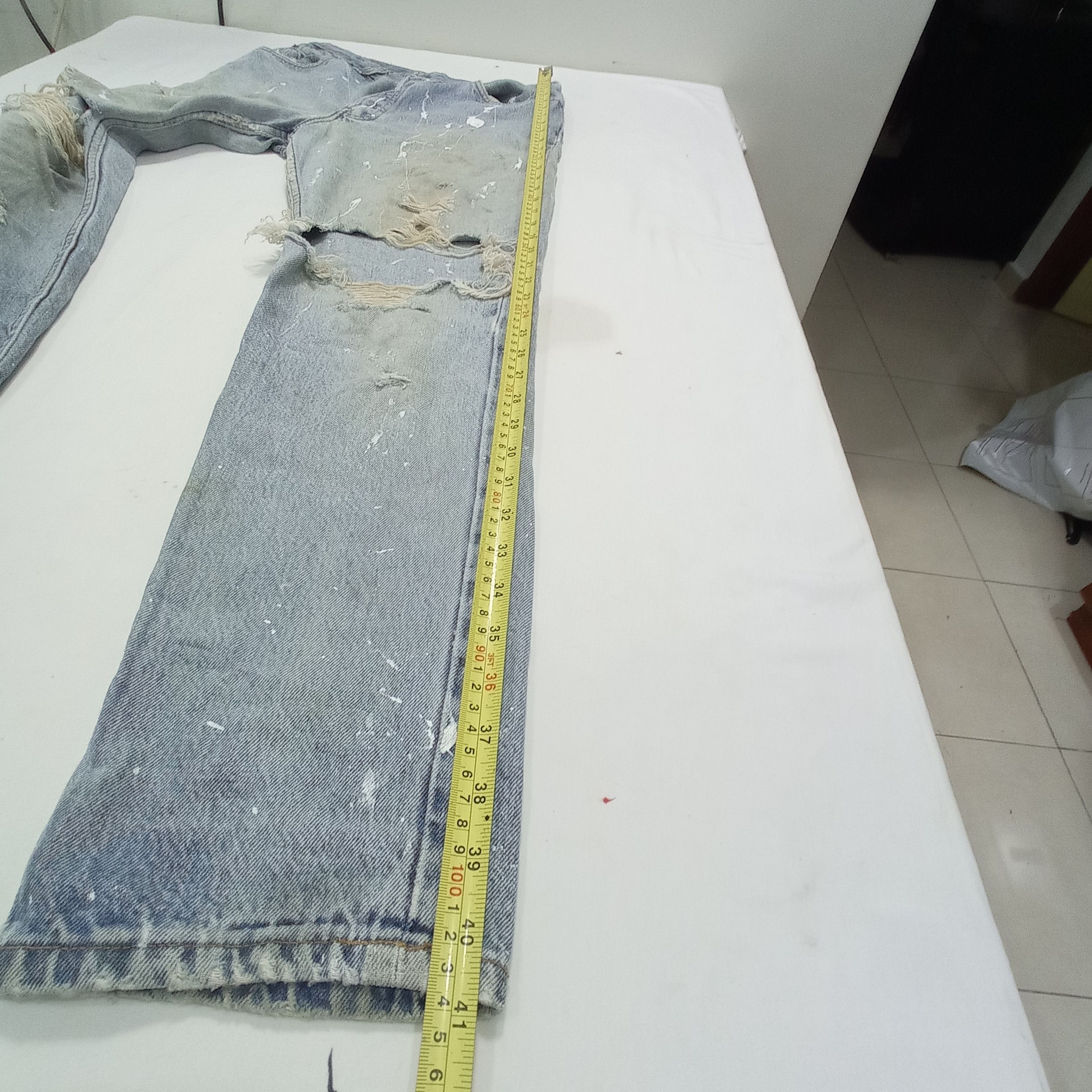 Levi's Vintage Levi's 501 Paint Splatter Distressed Jeans Pants Size US 29 - 18 Thumbnail