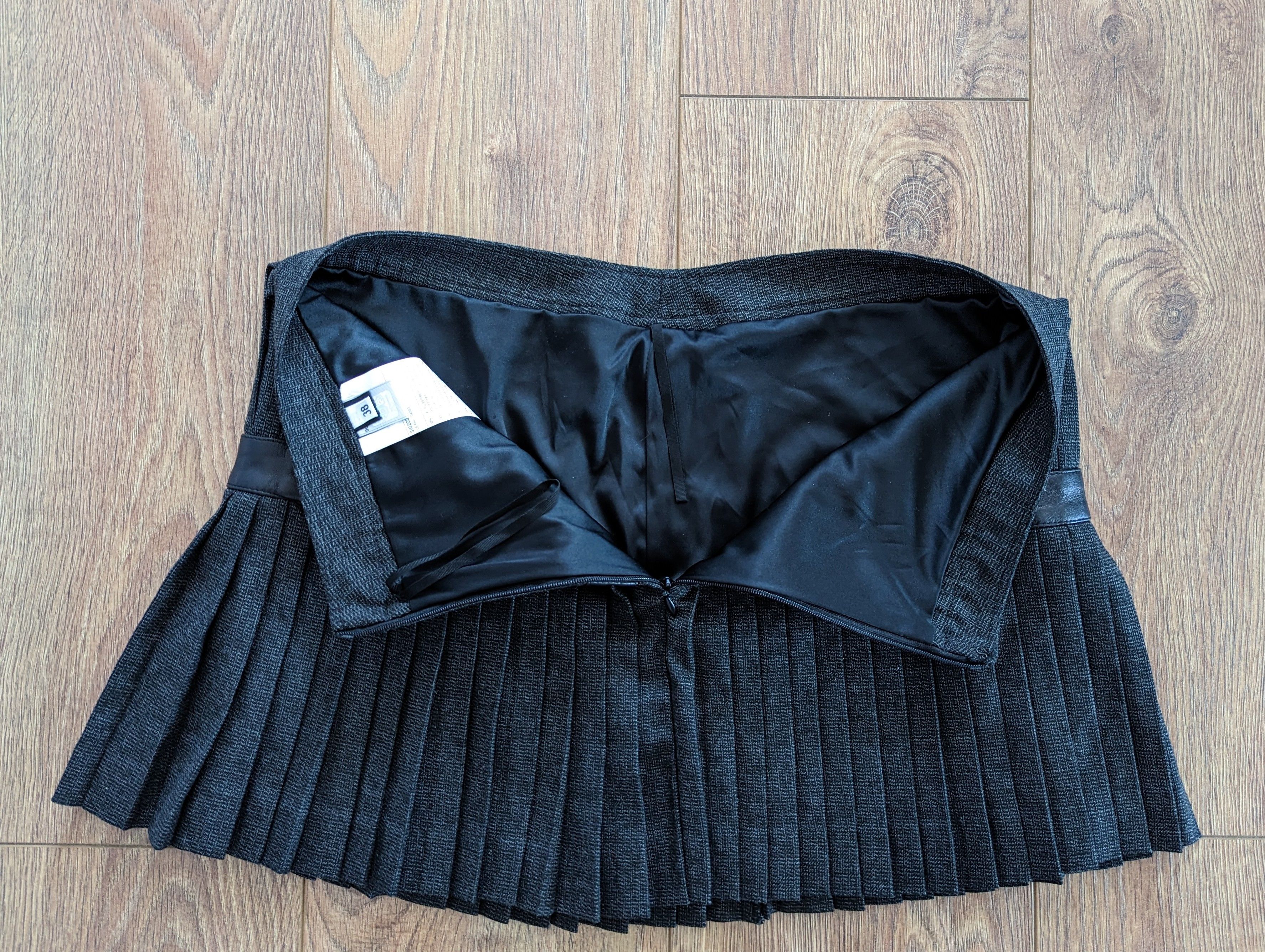 Dolce & Gabbana Dolce & Gabbana Mini Skirt Leather Applic 38 M Made In Italy Size 26" / US 2 / IT 38 - 9 Thumbnail