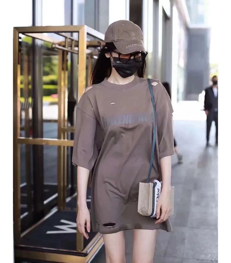 Balenciaga Balenciaga Vintage Distressed Short Sleeve T-shirt Top Kha Size US M / EU 48-50 / 2 - 6 Thumbnail