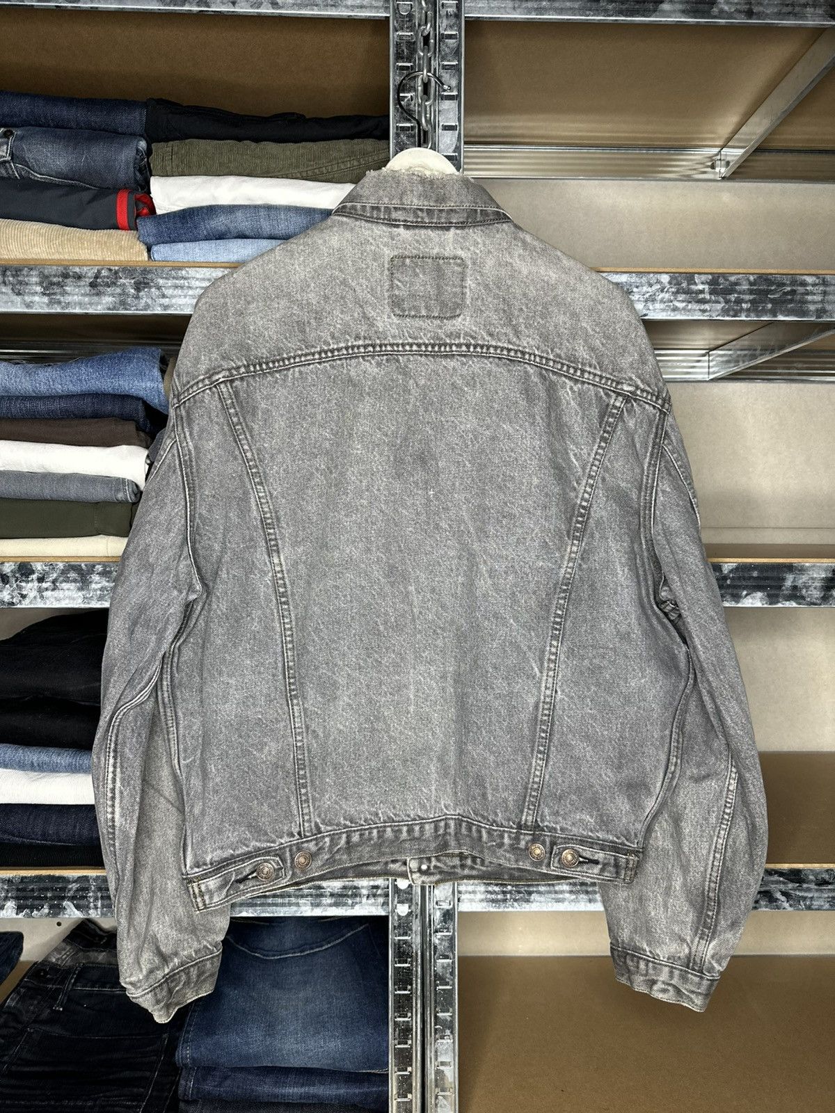 Levi's Vintage Levi’s Grey Distressed Washed Trucker Denim Jacket Size US L / EU 52-54 / 3 - 2 Thumbnail