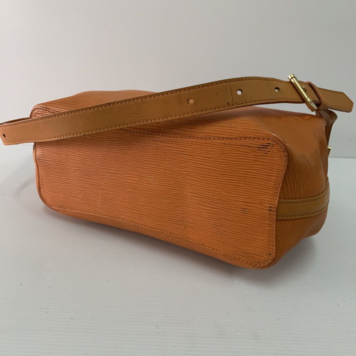 Louis Vuitton Louis Vuitton Epi Leather Bucket Bag Size ONE SIZE - 8 Thumbnail