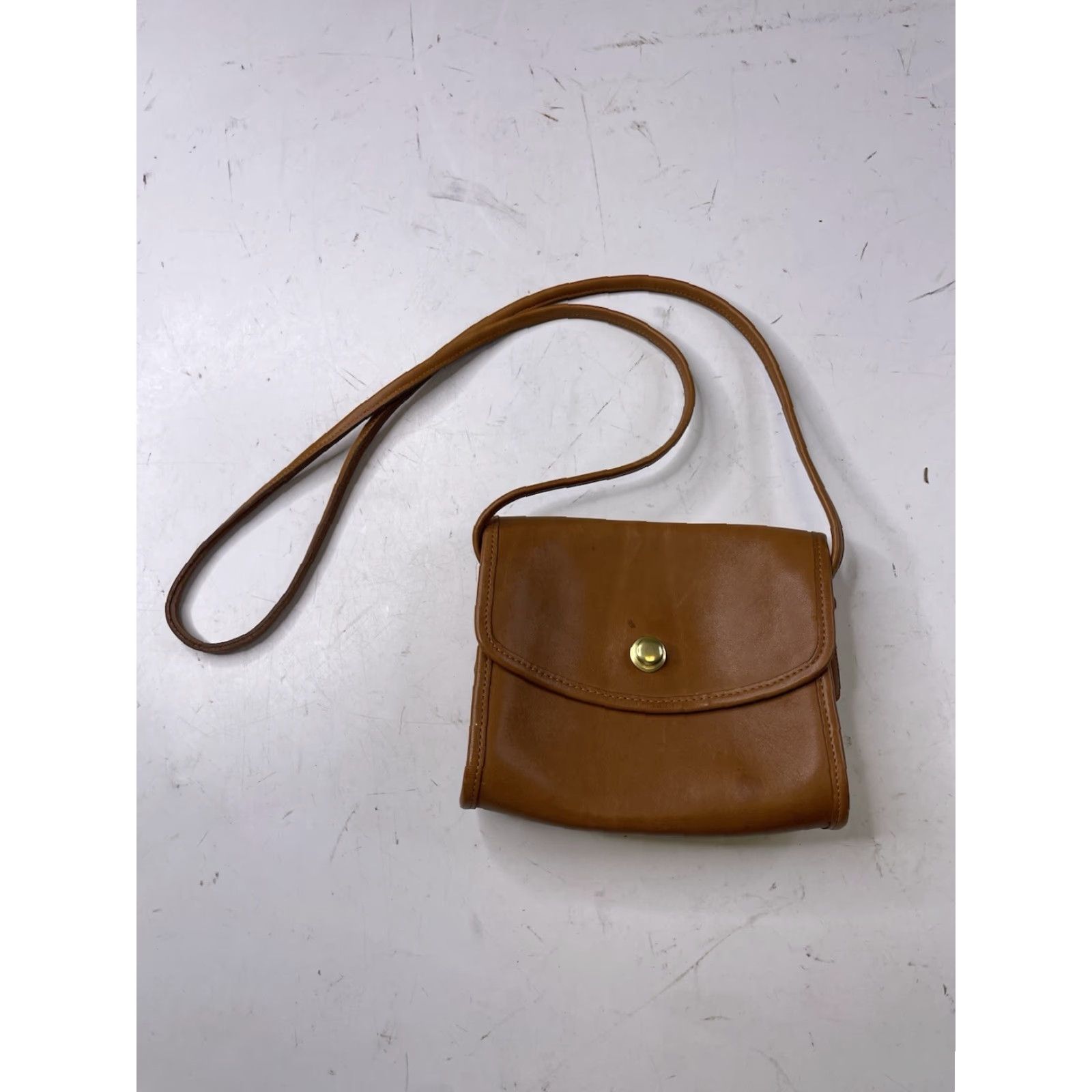 Coach VINTAGE Coach Chrystie Tan Leather Bag Satchel Flap Brass Hardware Crossbody Bag Charm Brown Leather Women/Men? Unisex Adults Size ONE SIZE - 2 Thumbnail