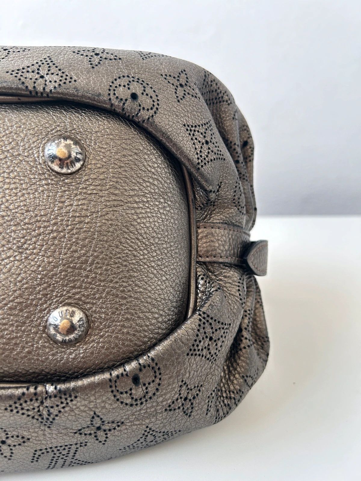 Louis Vuitton Louis Vuitton Argent Monogram Mahina handbag Size ONE SIZE - 15 Thumbnail
