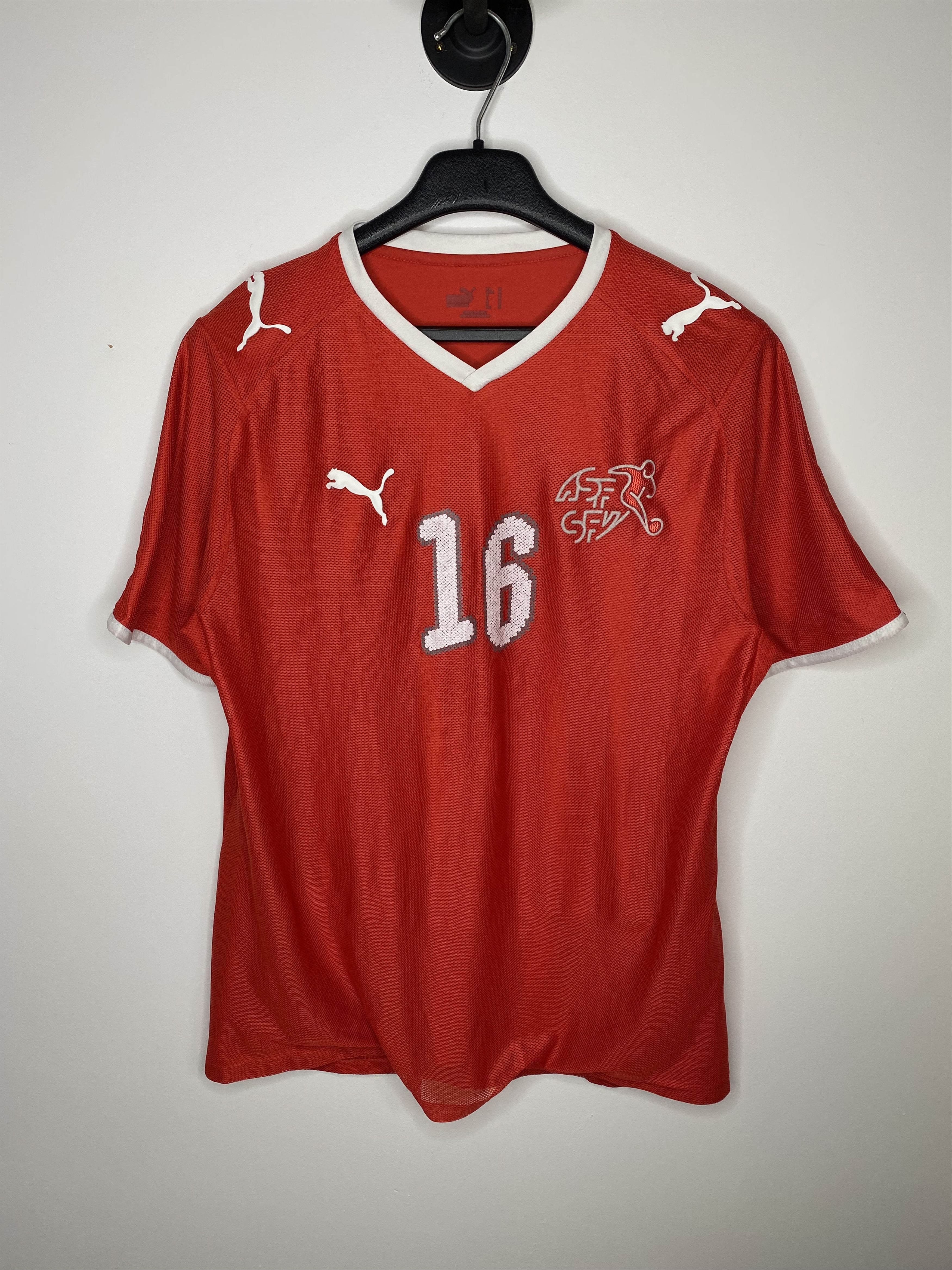 Puma BARNETTA #16 SWITZERLAND 2008 HOME FOOTBALL SHIRT SOCCER Size US M / EU 48-50 / 2 - 1 Thumbnail