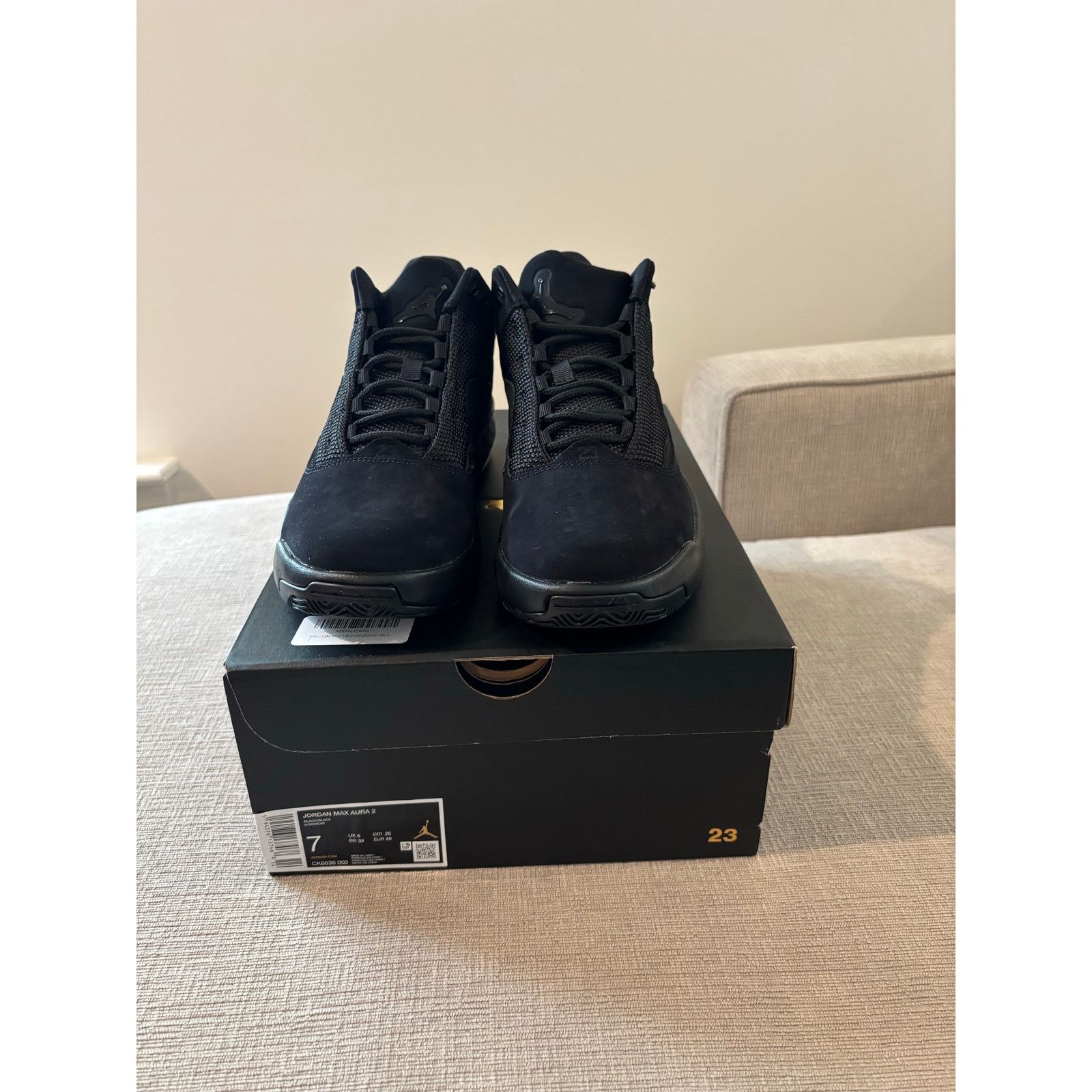 Nike Jordan Max Aura 2 Size US 7 / EU 40 - 8 Thumbnail
