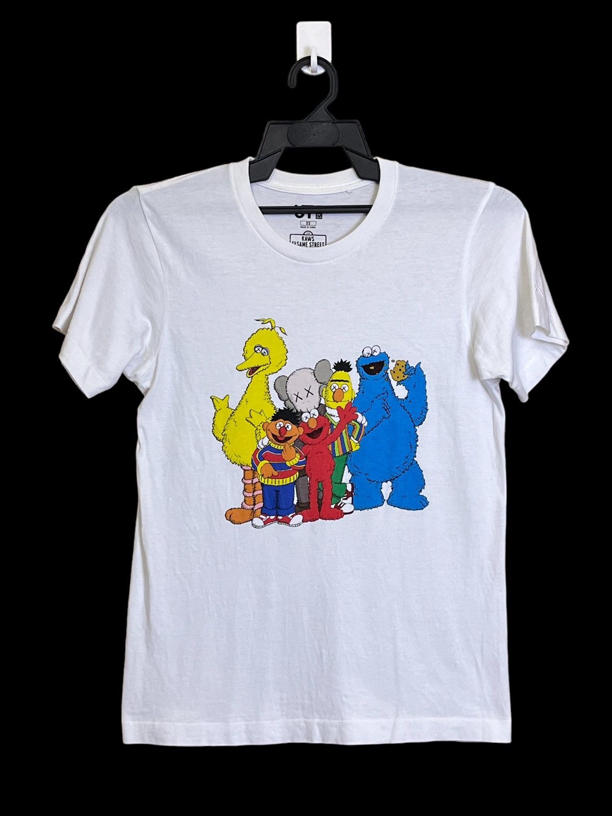 Kaws × Uniqlo GRAIL🔥UNIQLO x KAWS x SESAME STREET COLLABORATION T SHIRT Size US XS / EU 42 / 0 - 1 Thumbnail