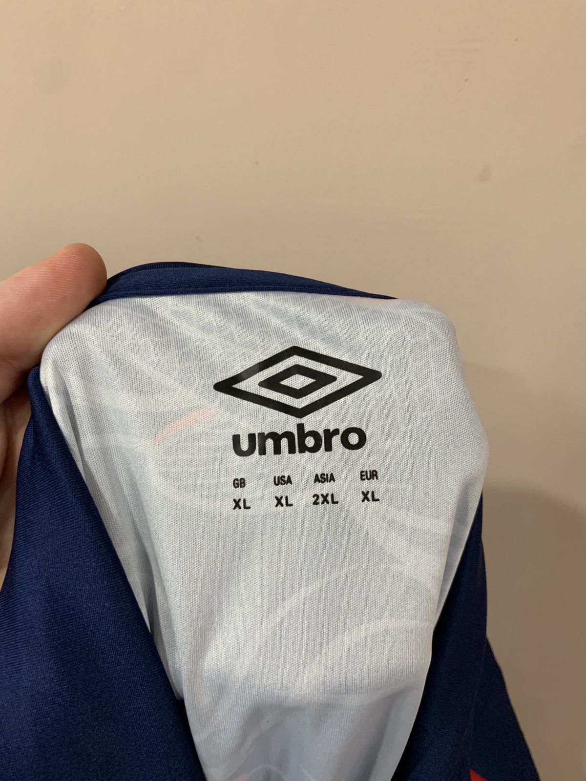 Umbro Santos Away Football Shirt Umbro Soccer Jersey Size XL Size US XL / EU 56 / 4 - 6 Thumbnail
