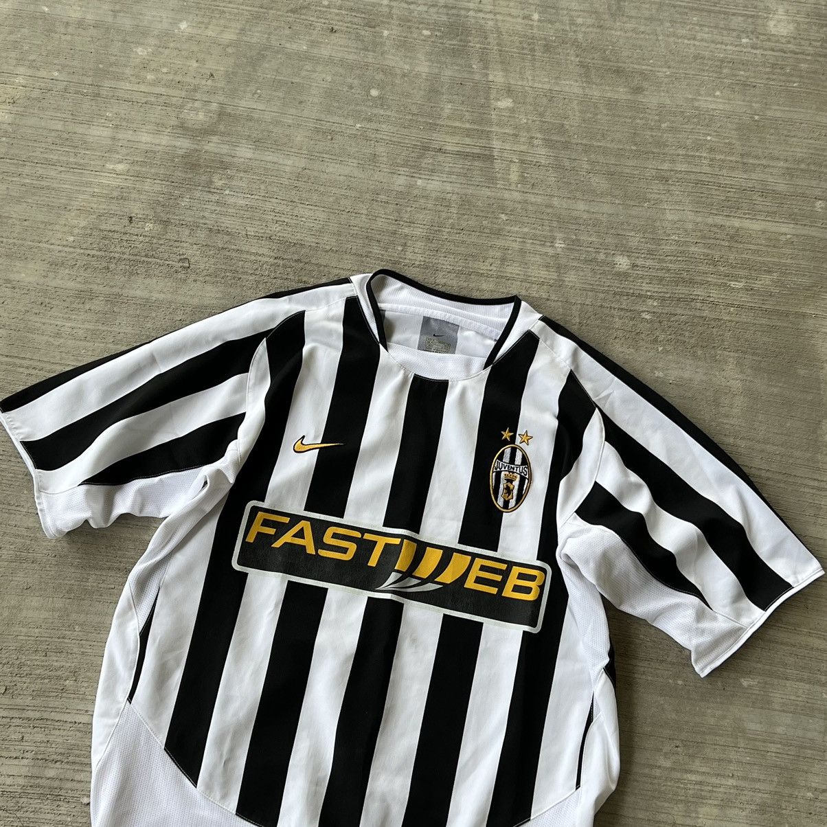 Vintage Nike Vintage Big Logo Juventus FastWeb T-Shirt Size US M / EU 48-50 / 2 - 1 Thumbnail