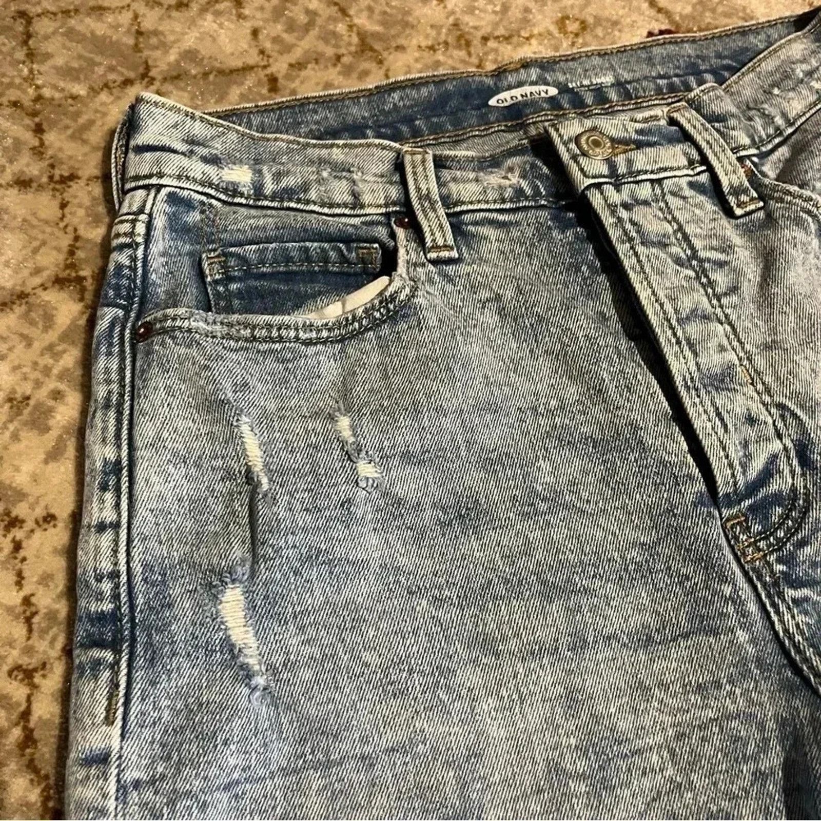 Old Navy OLD NAVY Sky-Hi Short 6 Extra High Rise Distressed Cutoffs Size 28" / US 6 / IT 42 - 4 Thumbnail