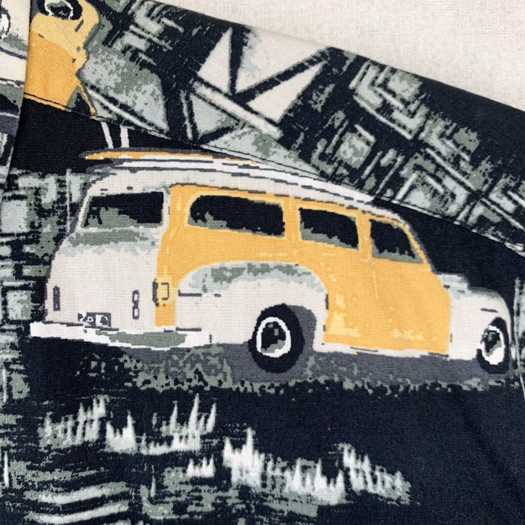 Vintage Vintage Natural Issue Men's Hawaiian Shirt 90s Cars Graphic All Cotton Short Sleeve Small Black Size US S / EU 44-46 / 1 - 3 Thumbnail