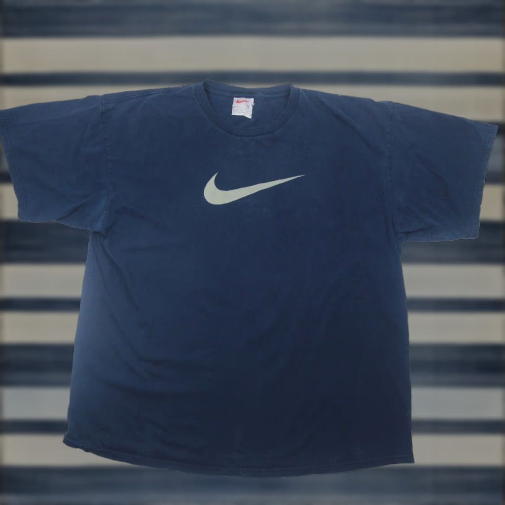 Nike VINTAGE Nike Mens XL T-Shirt Blue Swoosh Graphic Shirt Mens XL Blue Nike T-Shirt Size US XL / EU 56 / 4 - 1 Thumbnail