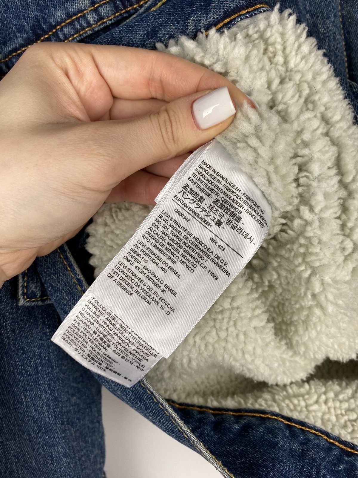Levi's Levis Premium men’s Sherpa lined denim trucker jacket Size US S / EU 44-46 / 1 - 11 Thumbnail
