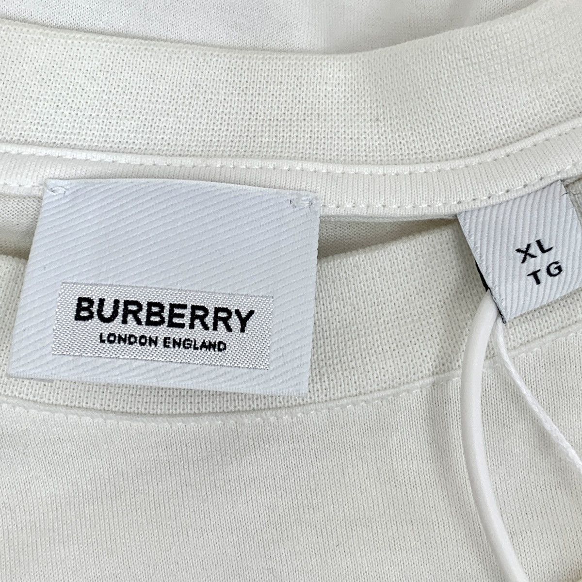 Burberry Burberry White Long Sleeve Sweatshirt K26WX Size US XL / EU 56 / 4 - 6 Thumbnail