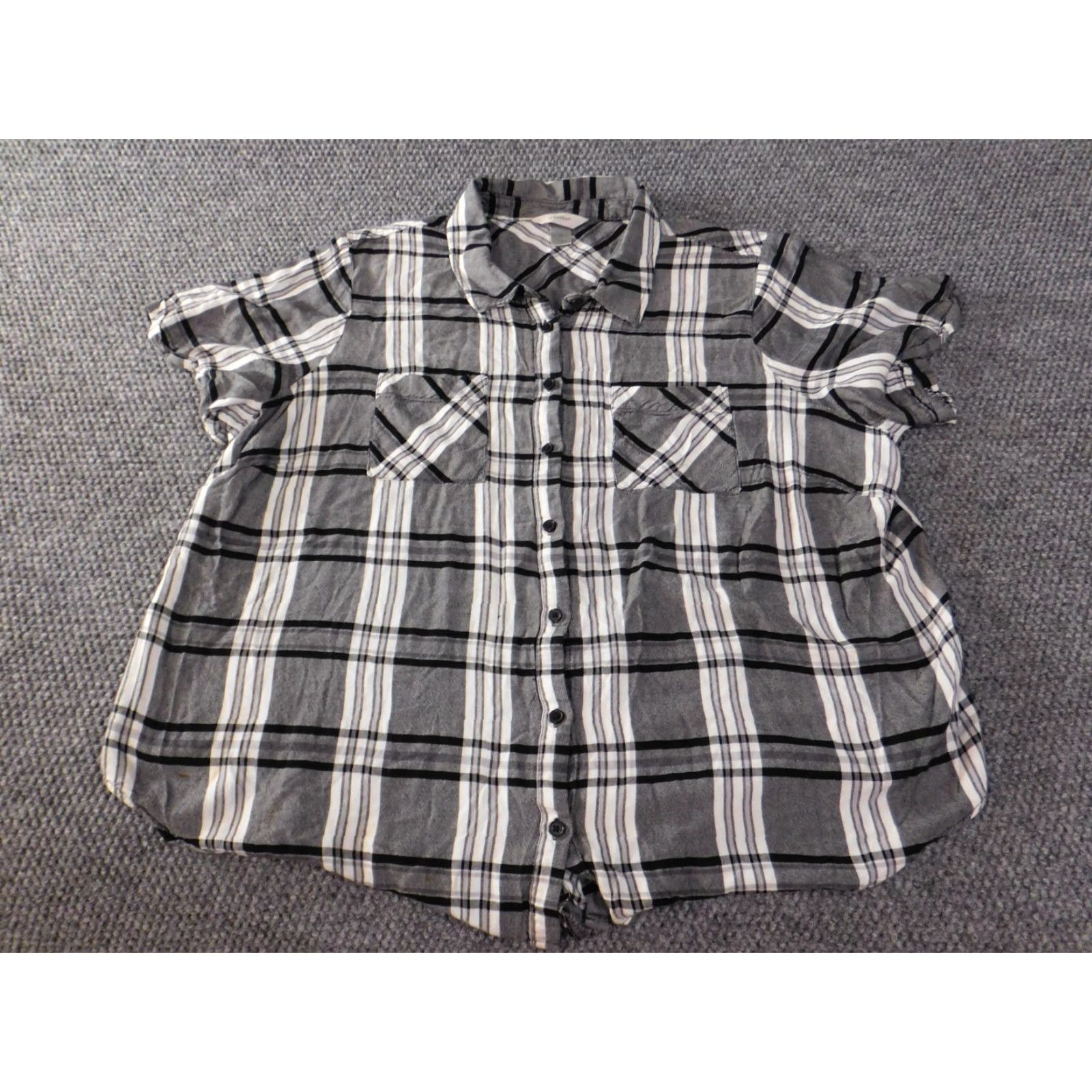 Vintage CJ Banks Button-Up Tunic Shirt 2X Gray Womens Plaid Rayon Short Sleeve Button Front Casual Classic Size XXL / US 16-18 / IT 52-54 - 2 Thumbnail
