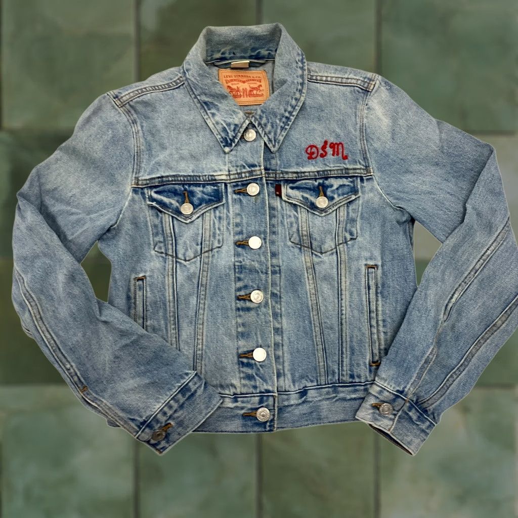 Levi's Levi’s Denim Jacket Womens Small Trucker Light Wash Fitted Red Tab Denim Jacket Blues Size S / US 4 / IT 40 - 1 Thumbnail