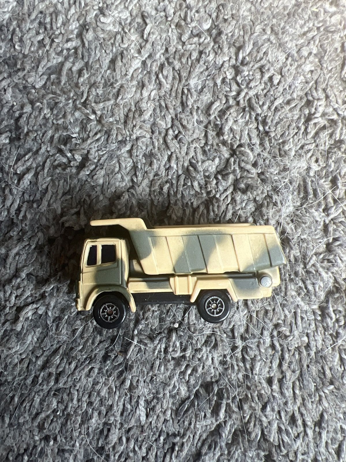 Hypebeast Maisto Sand Camouflage Dump Truck Size ONE SIZE - 4 Thumbnail