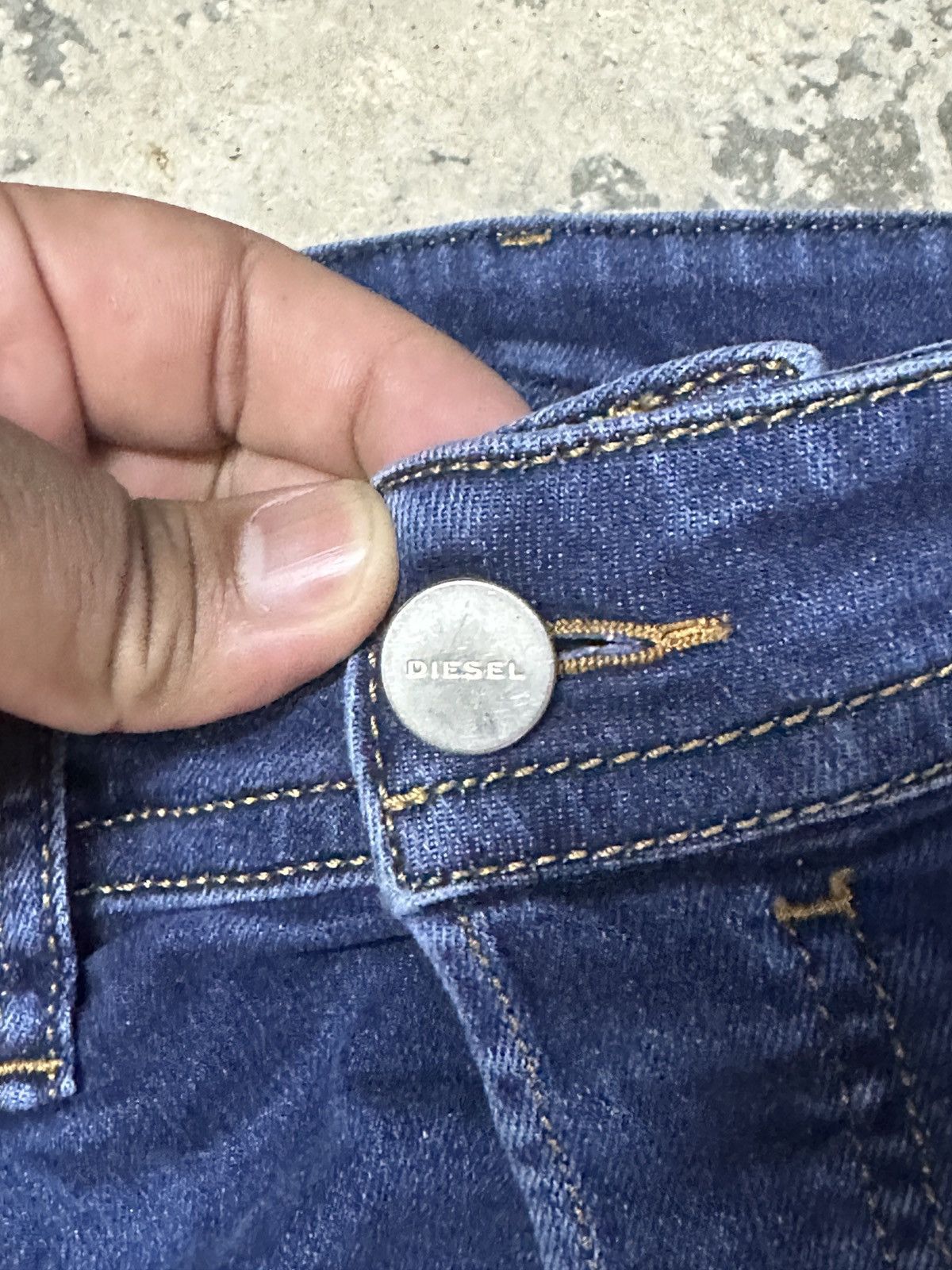 Diesel Diesel Buster Regular Slim Tapered Jeans mens Size US 33 - 6 Thumbnail