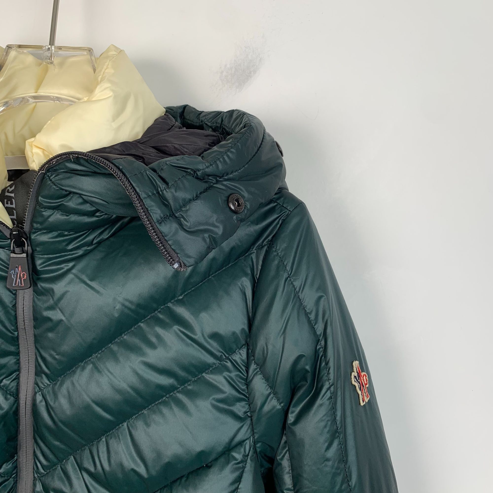 Moncler Moncler Makalu Series Green Logo Patch Hooded Down Jacket (S Size S / US 4 / IT 40 - 10 Thumbnail