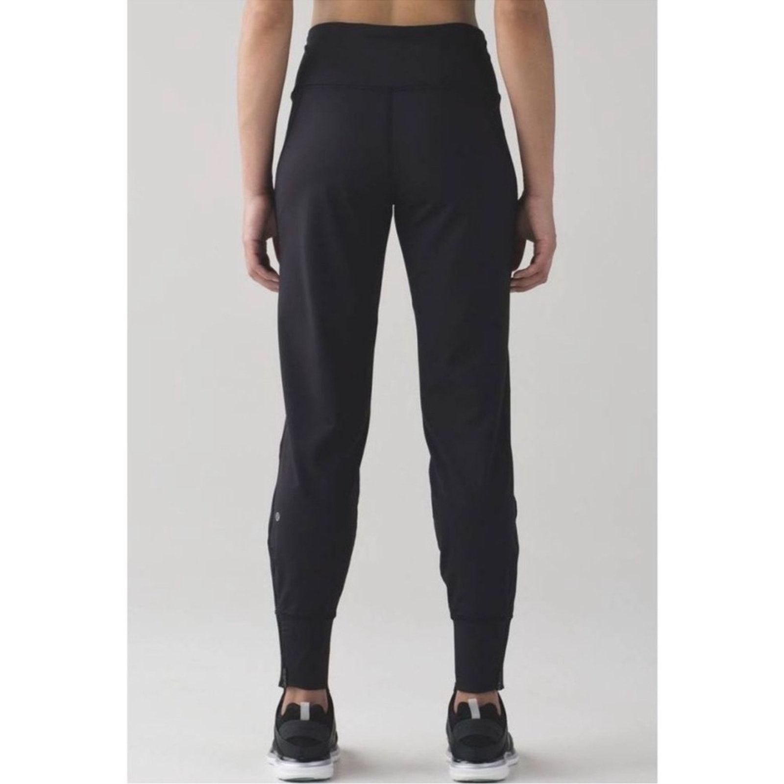 Lululemon Lululemon Fresh Tracks Pant II Black Size 6 Size 28" / US 6 / IT 42 - 5 Thumbnail