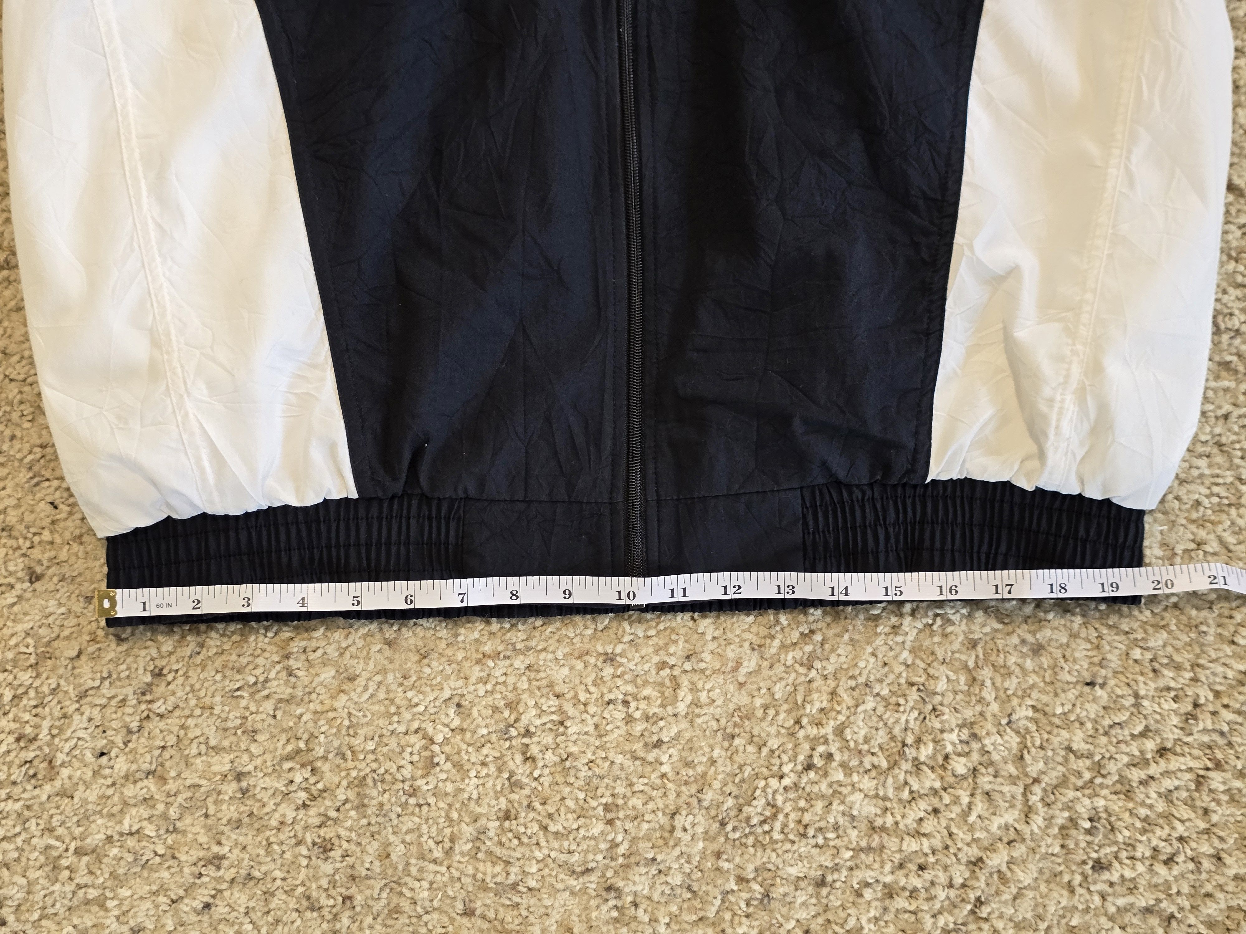 Nike Vintage Nike 90s Nylon Windbreaker Jacket - Size L(Boxy Fit) Size US L / EU 52-54 / 3 - 8 Thumbnail