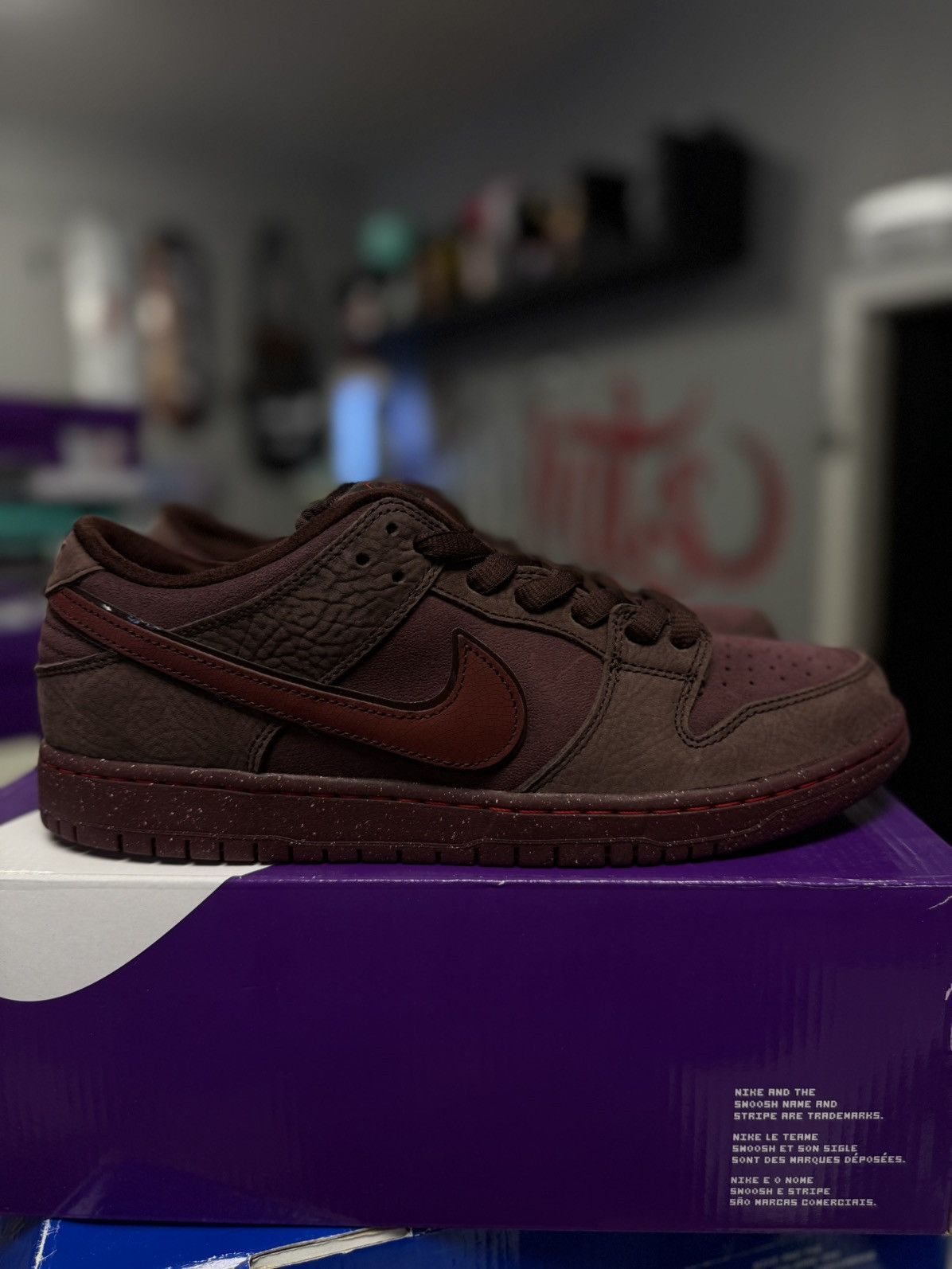 Nike Nike Dunk Low SB Burgundy Crush City Of Love 10.5 (NEW) Size US 10.5 / EU 43-44 - 1 Thumbnail