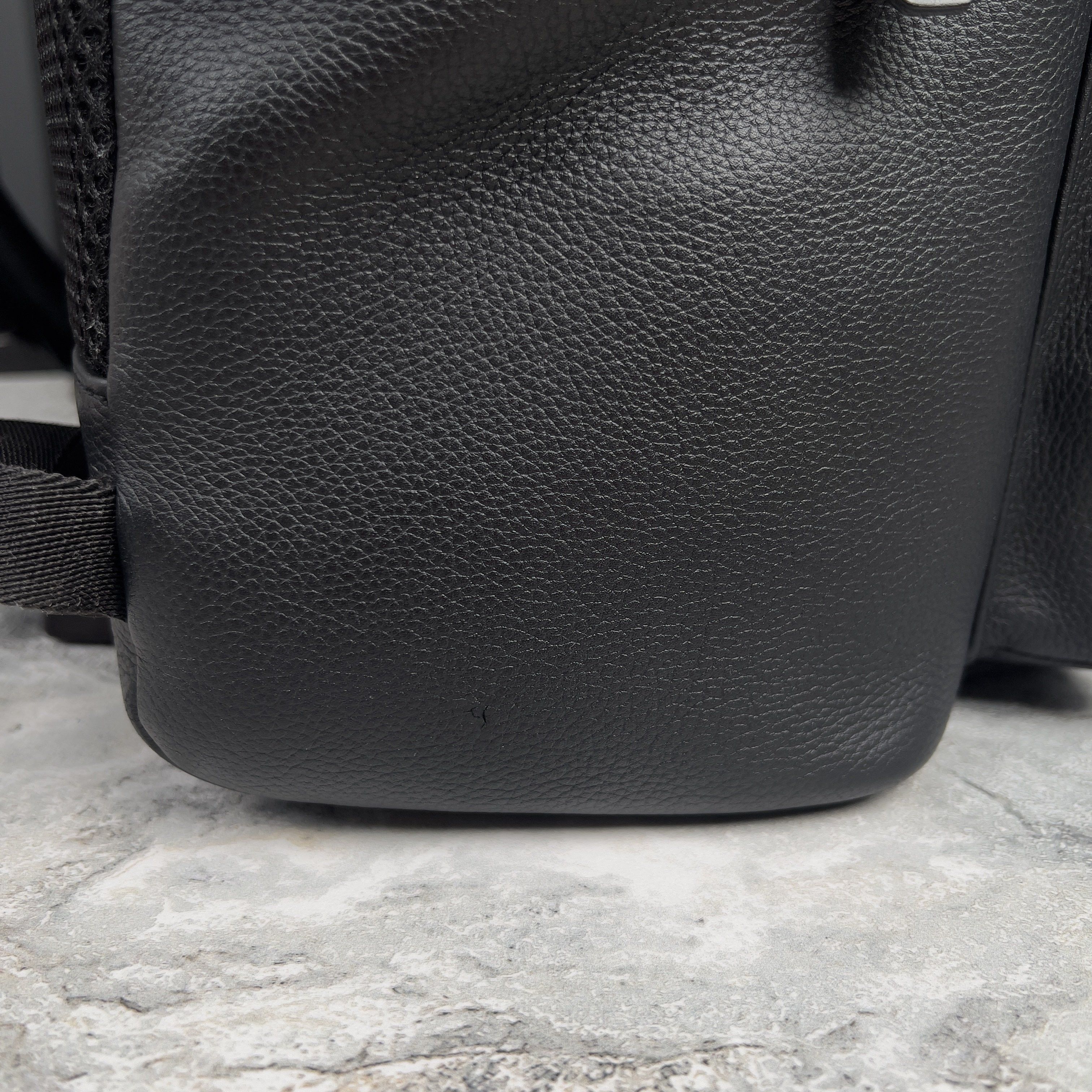 Louis Vuitton Louis Vuitton Aerogram Takeoff Backpack Grain Leather Size ONE SIZE - 9 Thumbnail