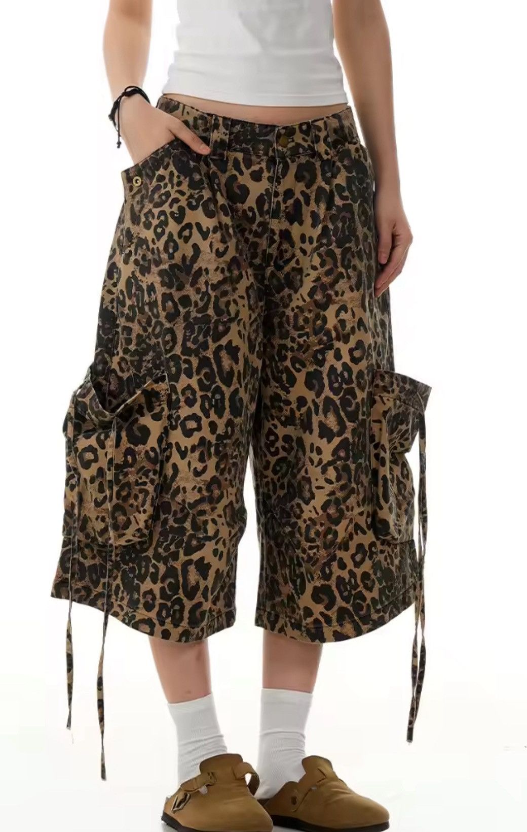 Japanese Brand New Leopard Print Cargo Shorts - Streetwear Vibes Size US 27 - 4 Thumbnail