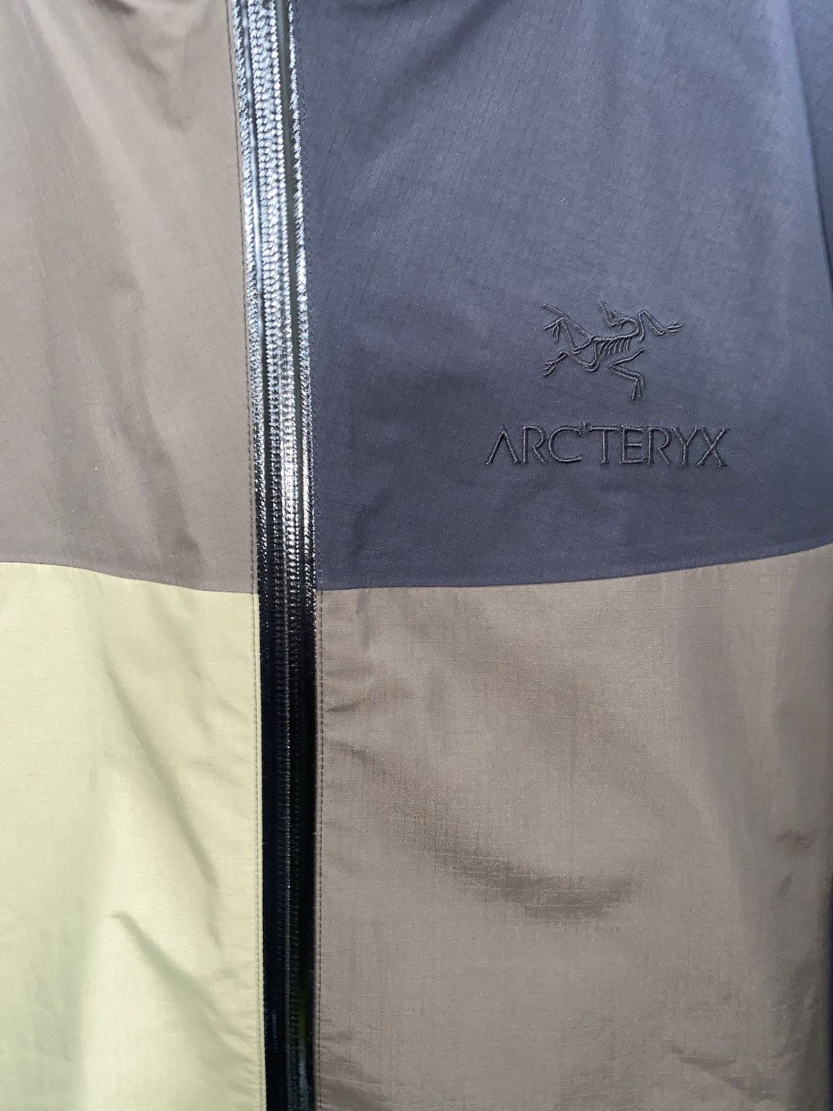 Arc'teryx × Goretex Arcteryx x Livestock Canada Color-blocked Beta LT Jacket Size US L / EU 52-54 / 3 - 4 Thumbnail