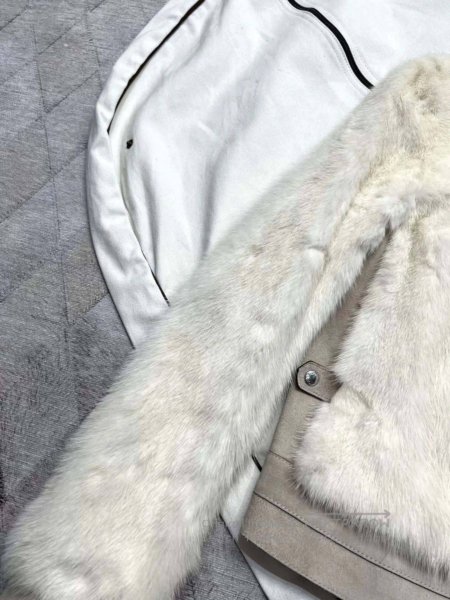 Louis Vuitton LV Women's Mink Fur Coat. Size XXS / US 00 / IT 34 - 3 Thumbnail