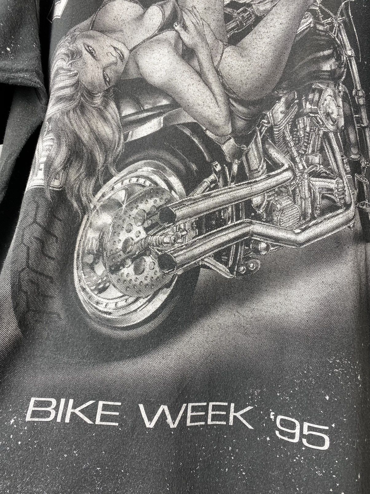 Band Tees 🔥 Vintage 1995 3D Emblem Daytona Bitch Bike Week T Shirt Size US XL / EU 56 / 4 - 14 Thumbnail
