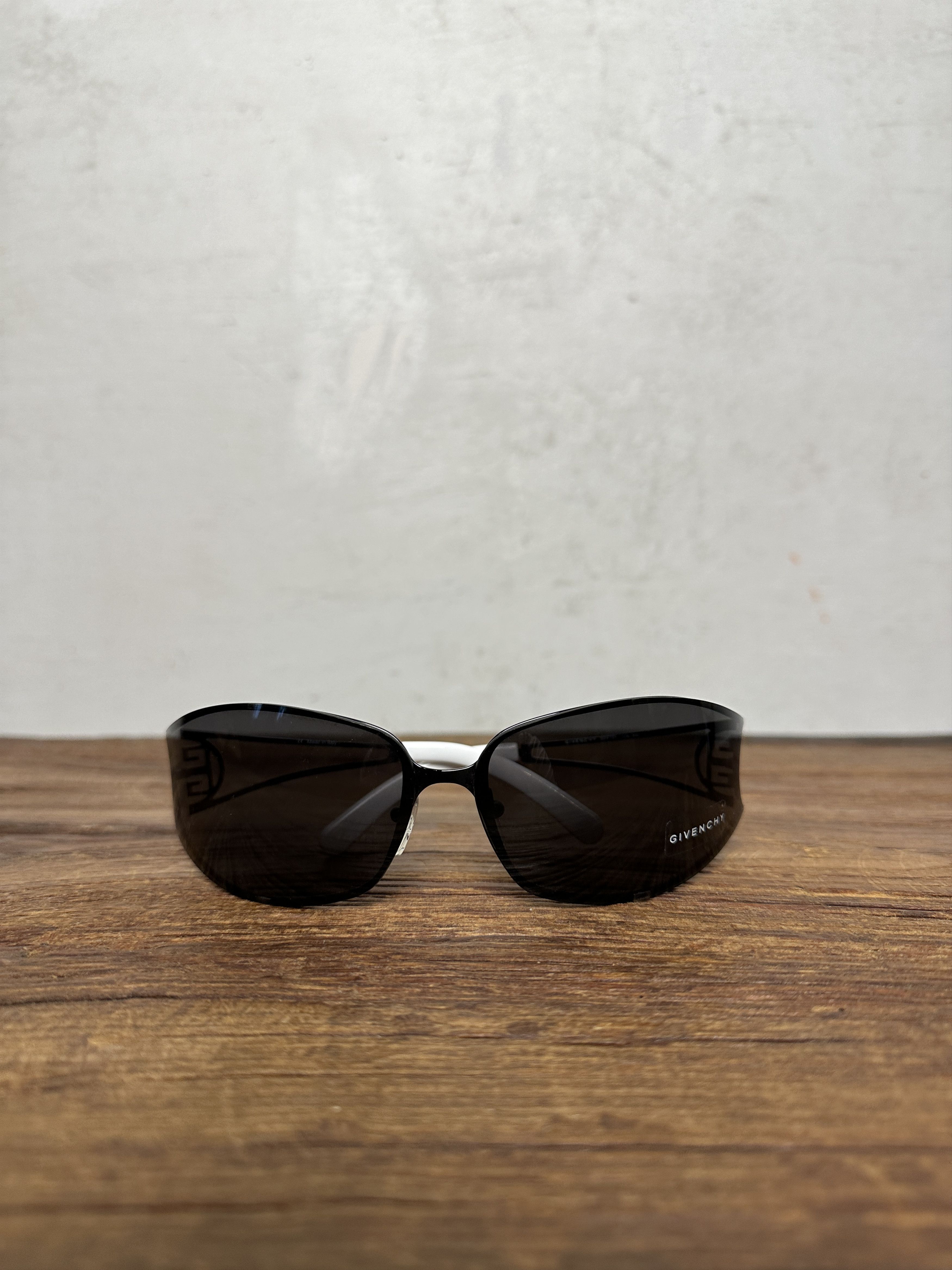 Givenchy Givenchy Vintage Sunglasses Size ONE SIZE - 2 Thumbnail
