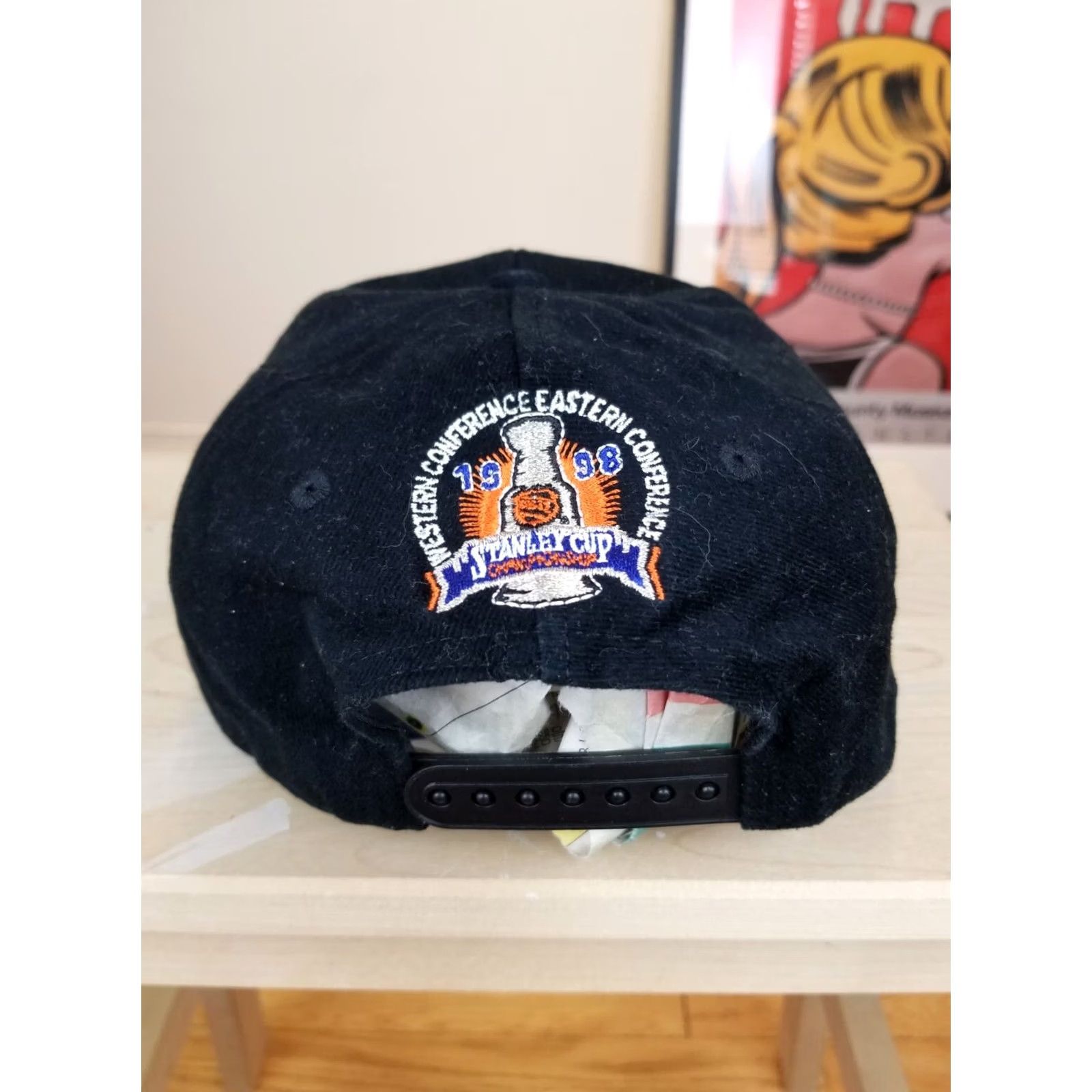 Vintage VINTAGE 1998 DETROIT RED WINGS STANLEY CUPS CHAMPIONS NHL HOCKEY SNAPBACK HAT Men One Size Black Snapback Hat Size ONE SIZE - 3 Thumbnail