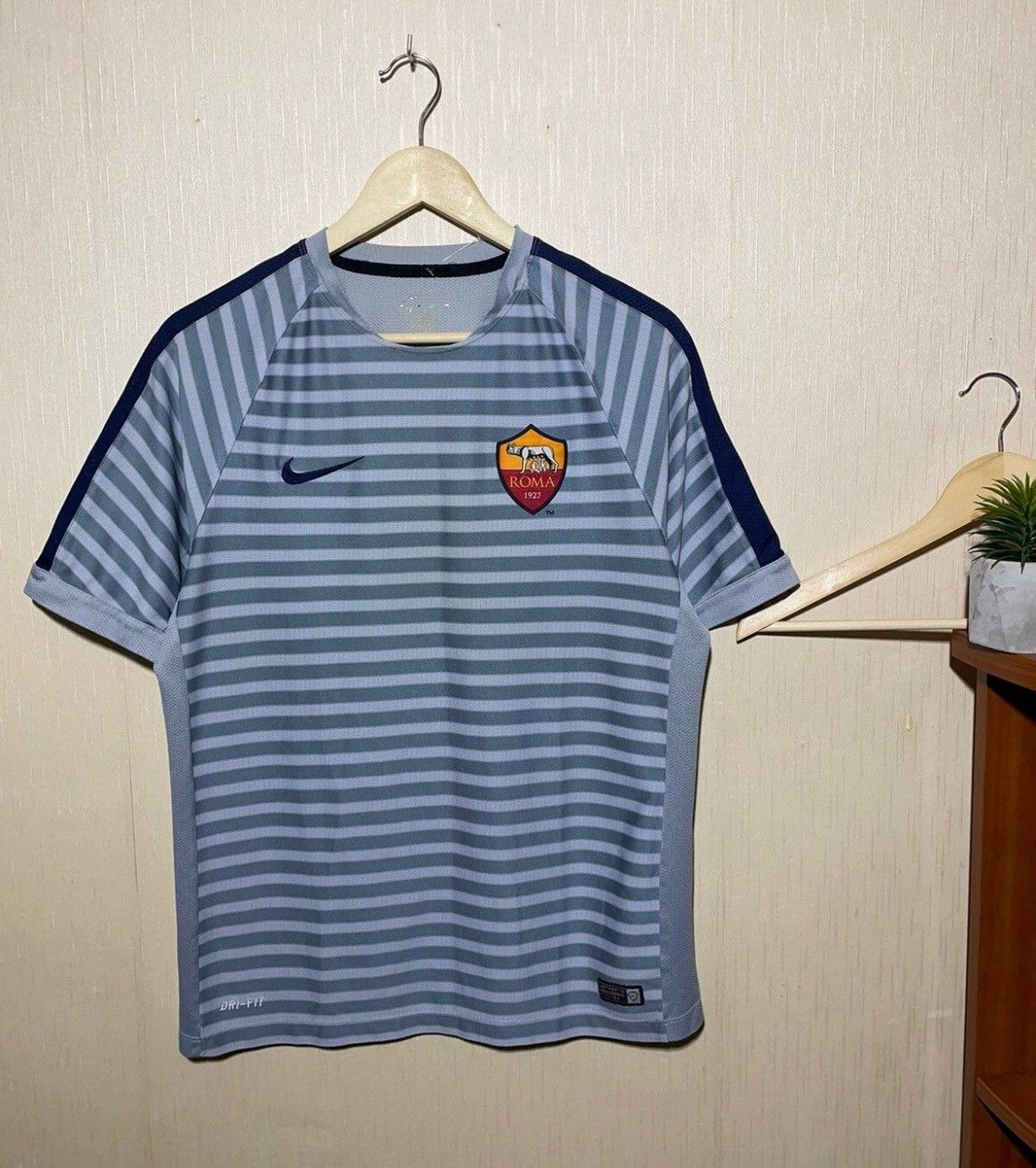Nike Nike Roma 2014 soccer jersey Size US M / EU 48-50 / 2 - 1 Thumbnail